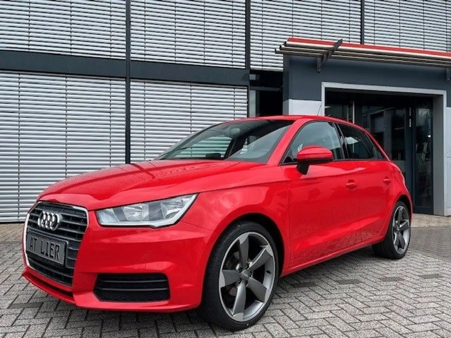 Audi A1 Sportback 1,0 TFSI NAVI-MMI SITZHZ PDC Rojo - 1