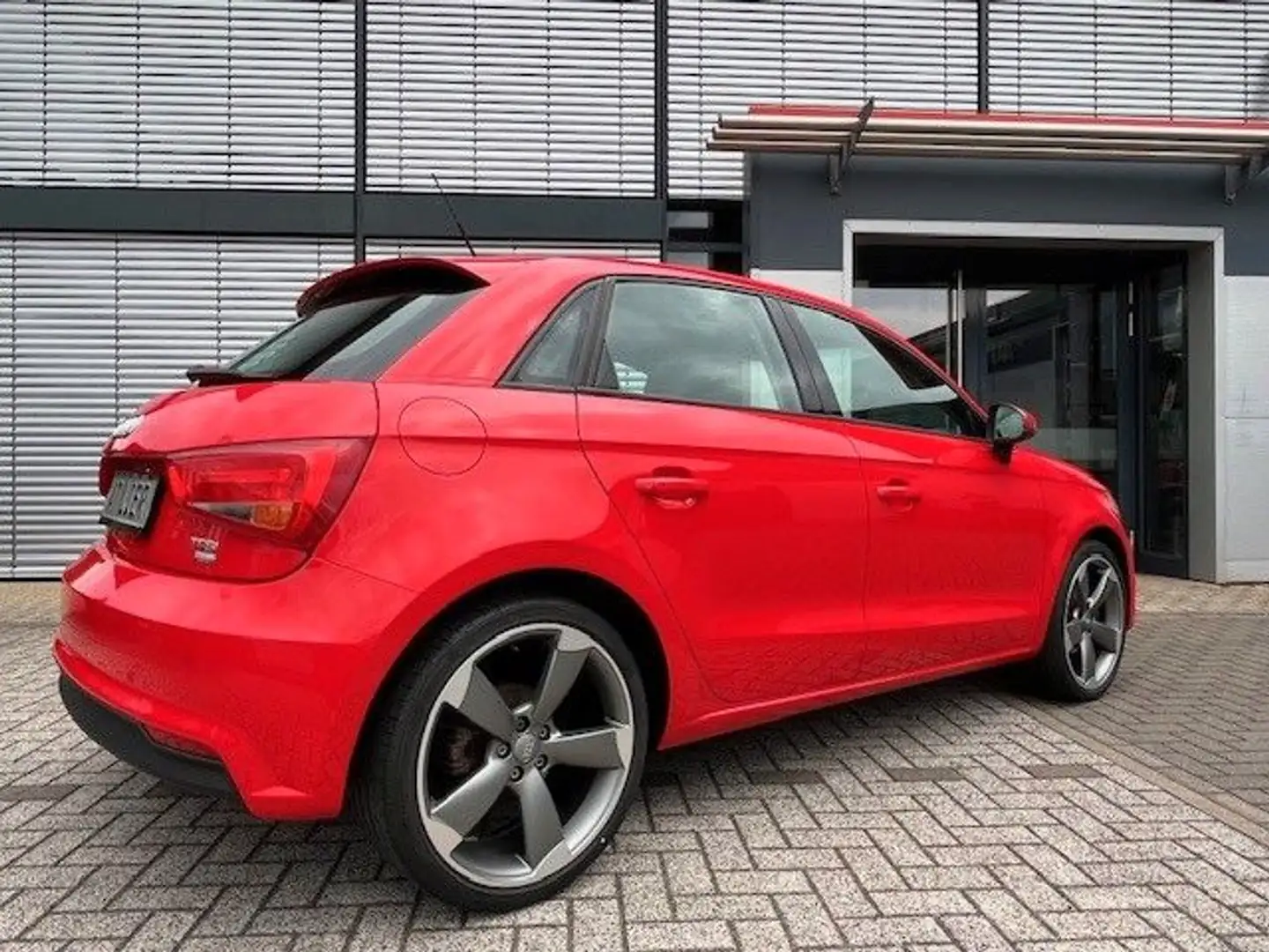 Audi A1 Sportback 1,0 TFSI NAVI-MMI SITZHZ PDC Rojo - 2
