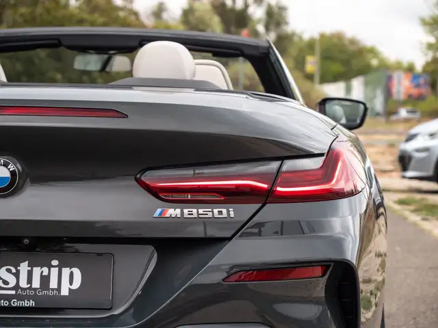 BMW 8 Series view 12