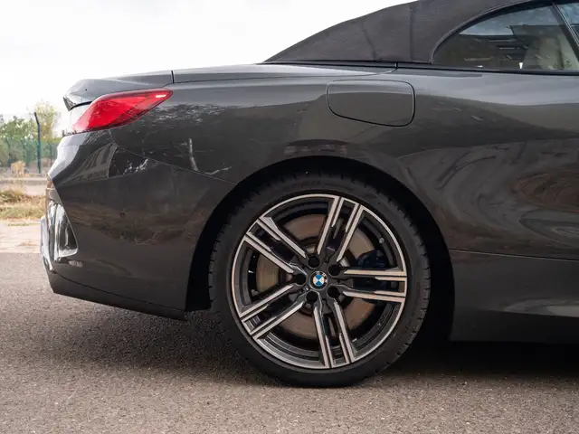 BMW 8 Series view 13