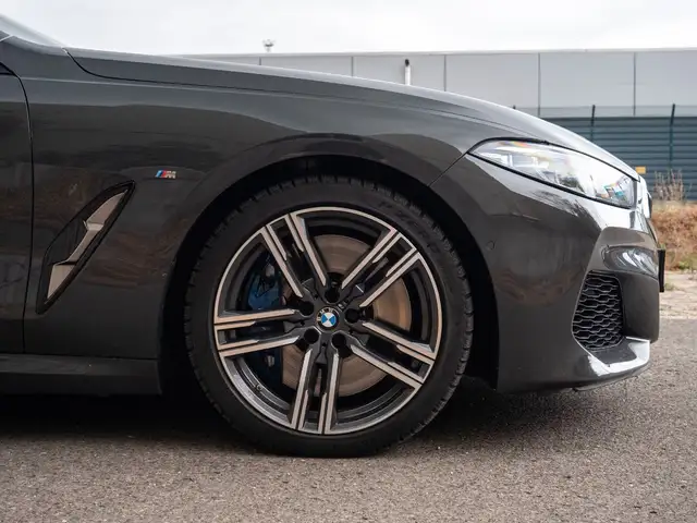 BMW 8 Series view 14