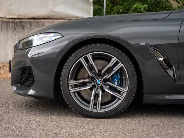 BMW 8 Series view 15