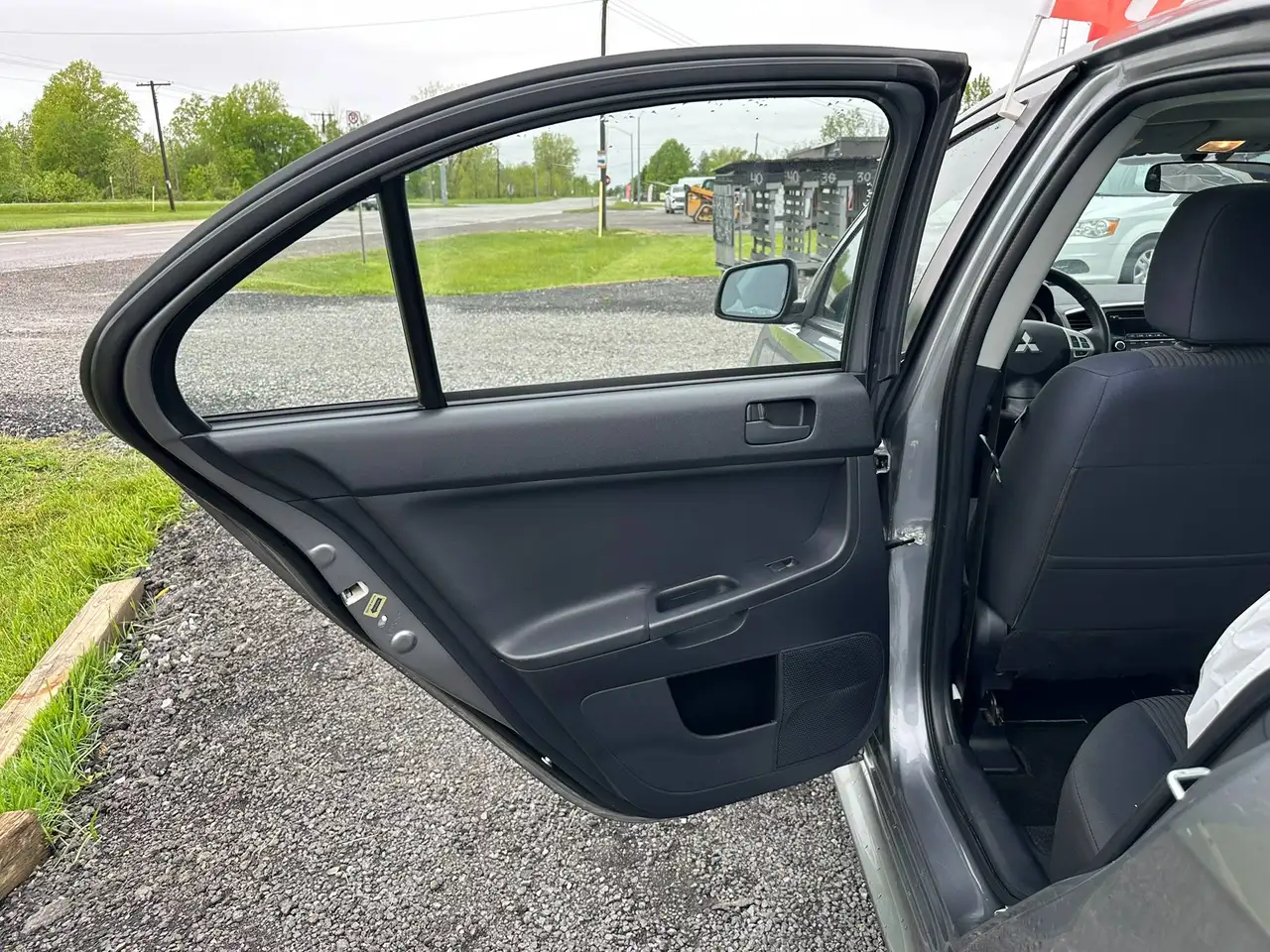 Mitsubishi Lancer снимка Mitsubishi Lancer