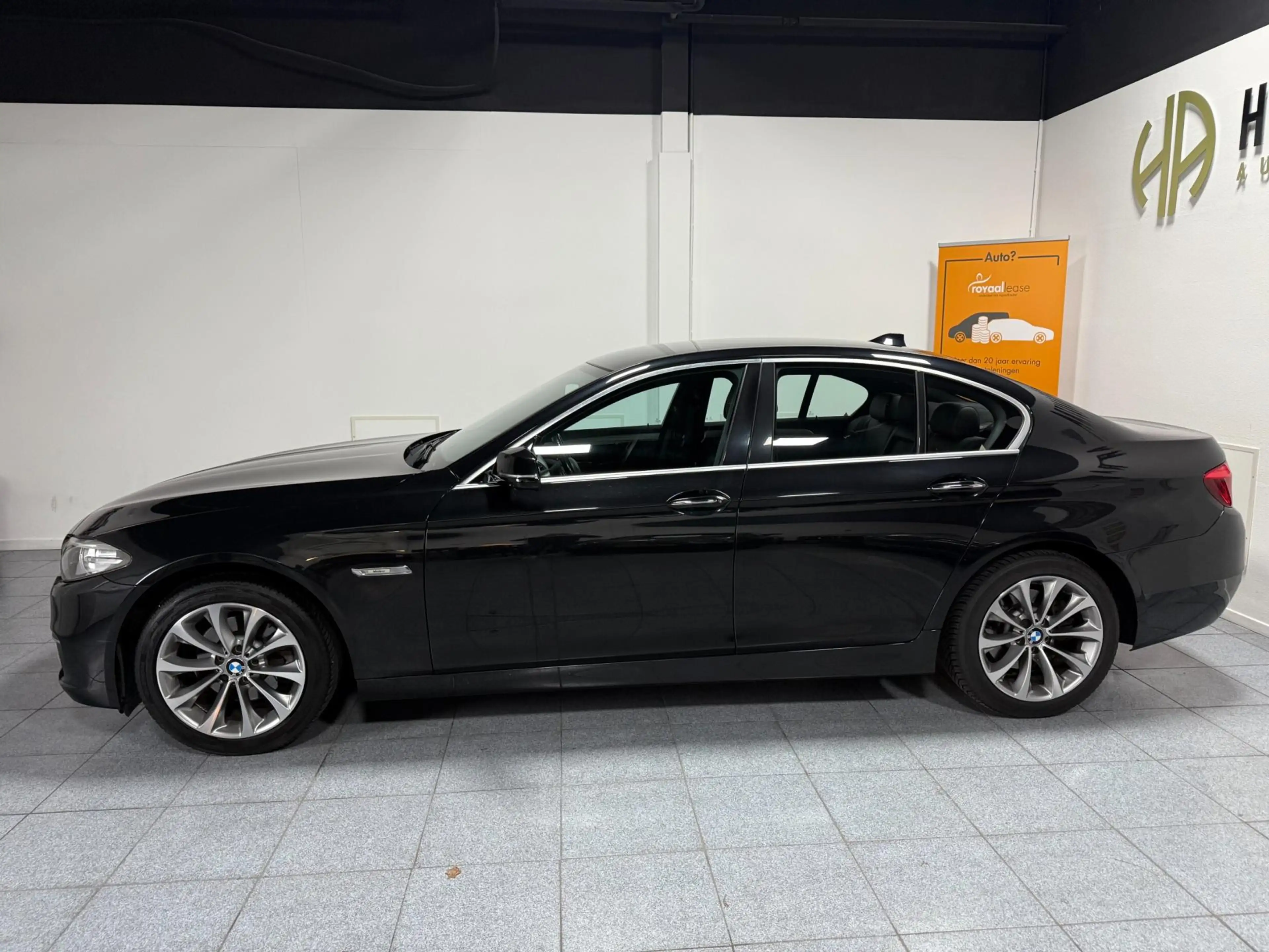 BMW 520 5-serie 520i Sedan Modern Navigatie vol leder NL A — photo 4
