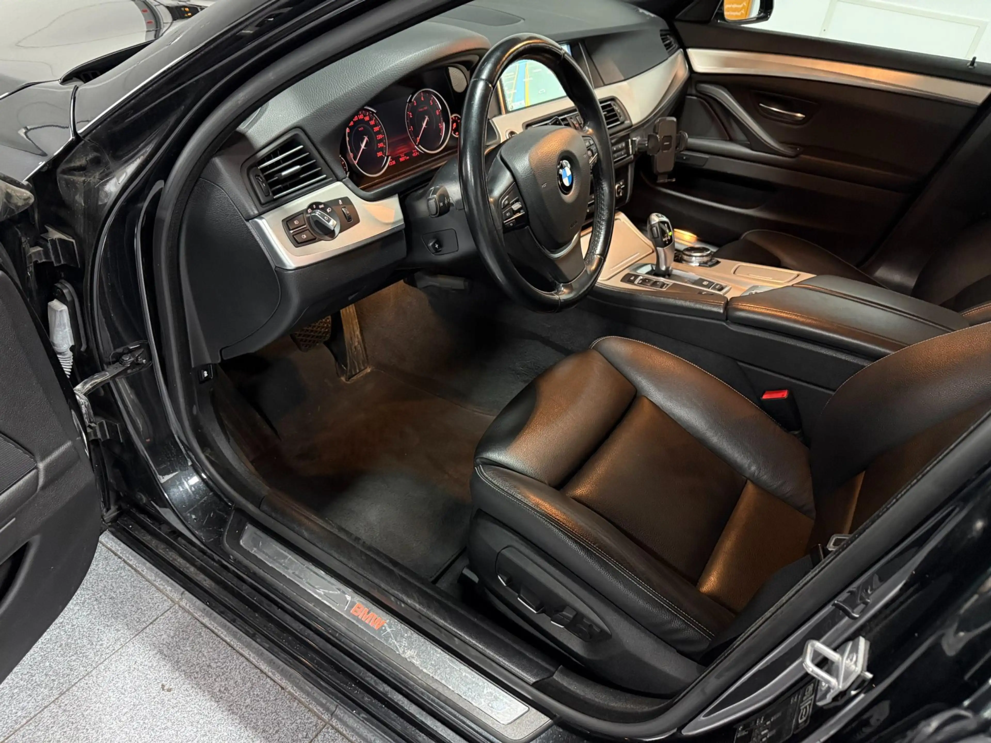 BMW 520 5-serie 520i Sedan Modern Navigatie vol leder NL A — photo 9