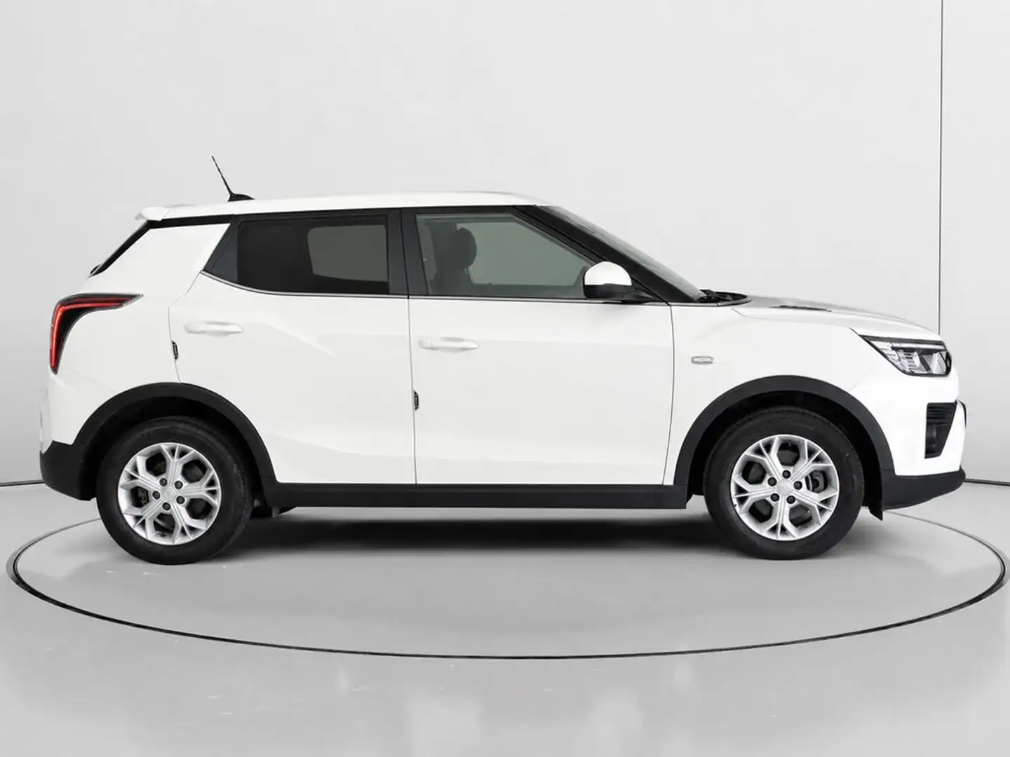 SsangYong Tivoli G12 Urban Plus 4x2 Blanco - 2