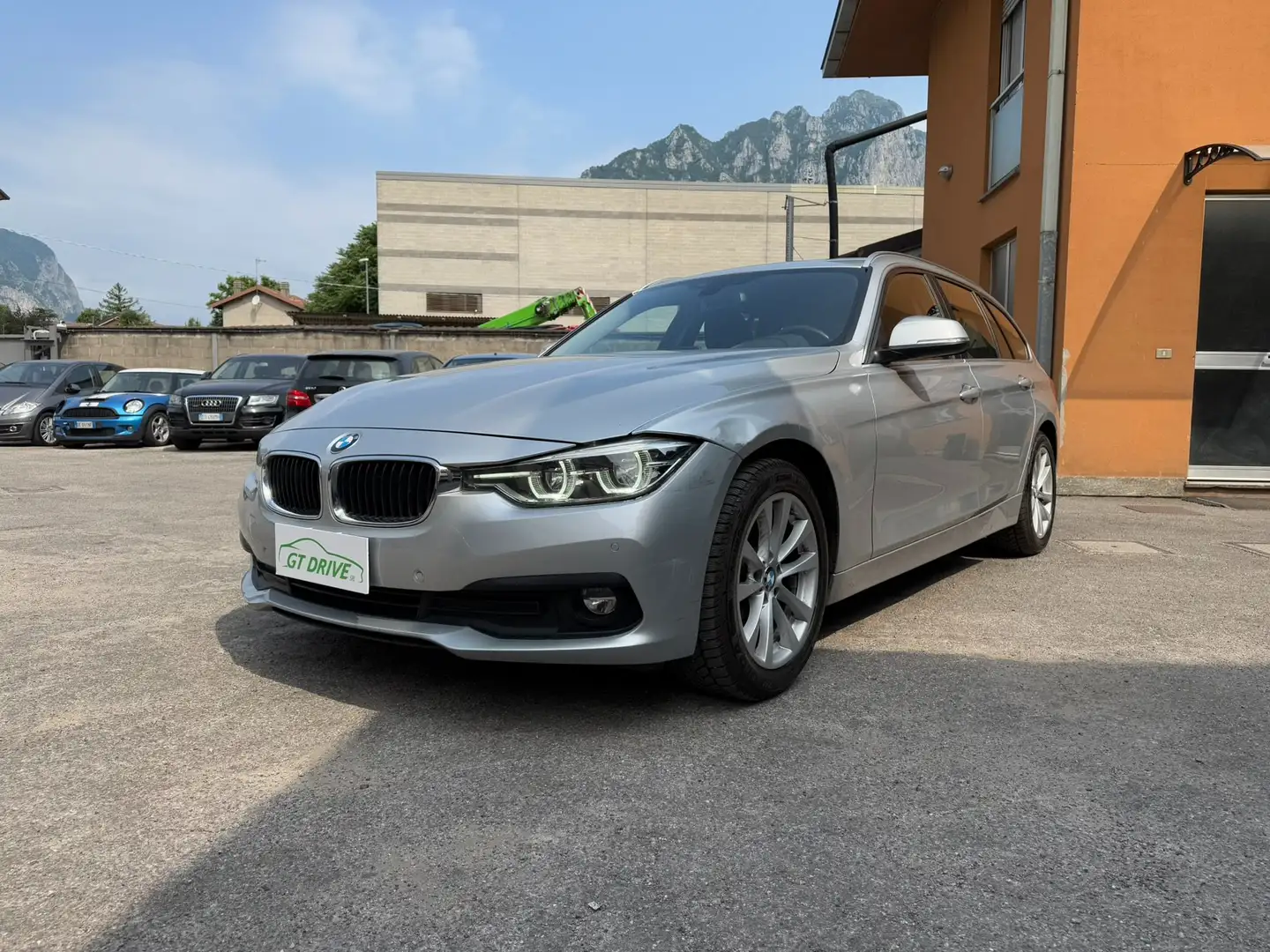 BMW 318 318d Touring auto Argent - 1