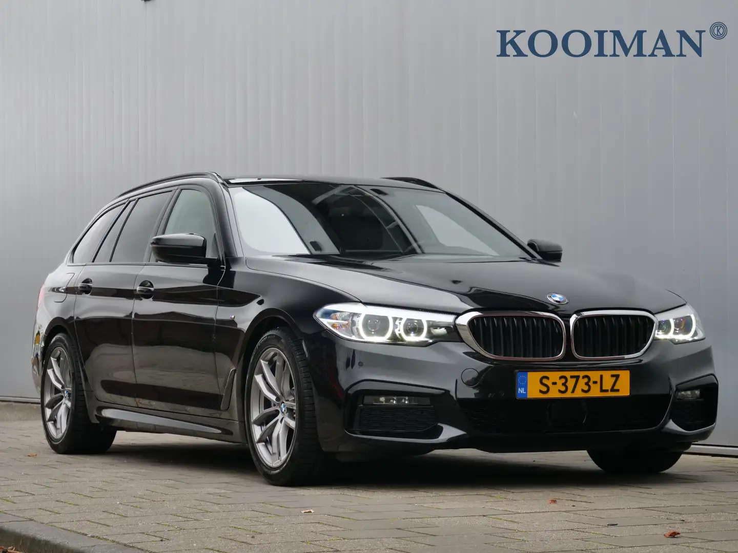 BMW 530 5-serie Touring 530i 252pk High Executive M-Sport Zwart - 1