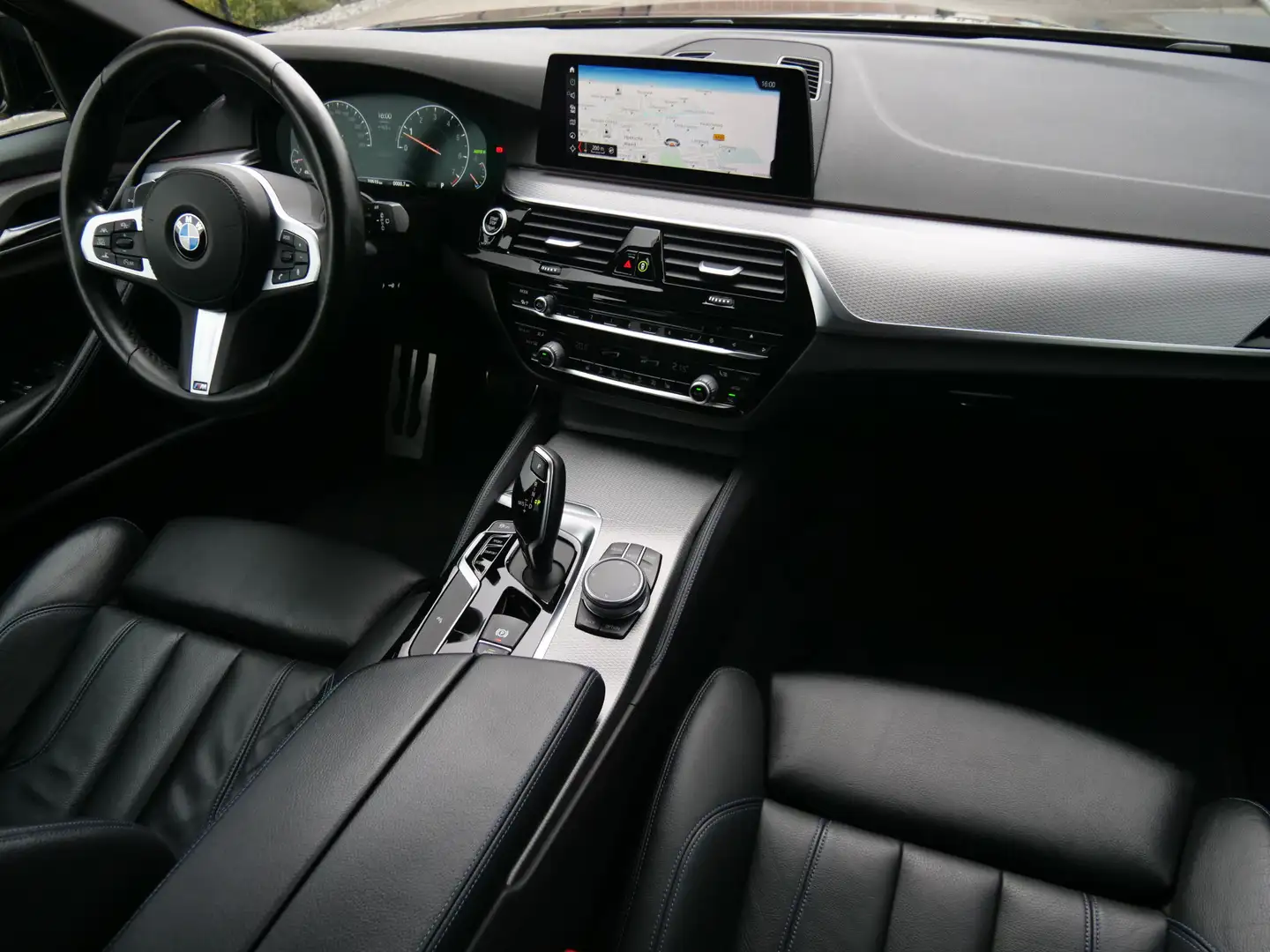 BMW 530 5-serie Touring 530i 252pk High Executive M-Sport Zwart - 2