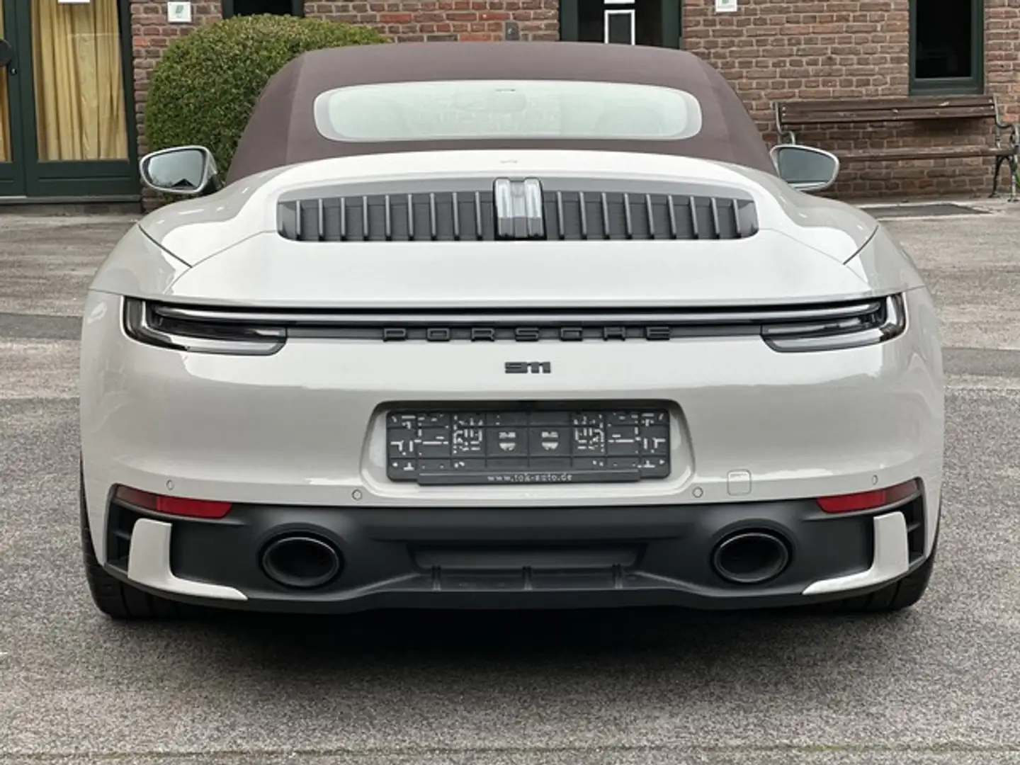 Porsche 992 911 Carrera Cabriolet SPORTDESIGN-SPORTABGAS*INNOD Grijs - 2