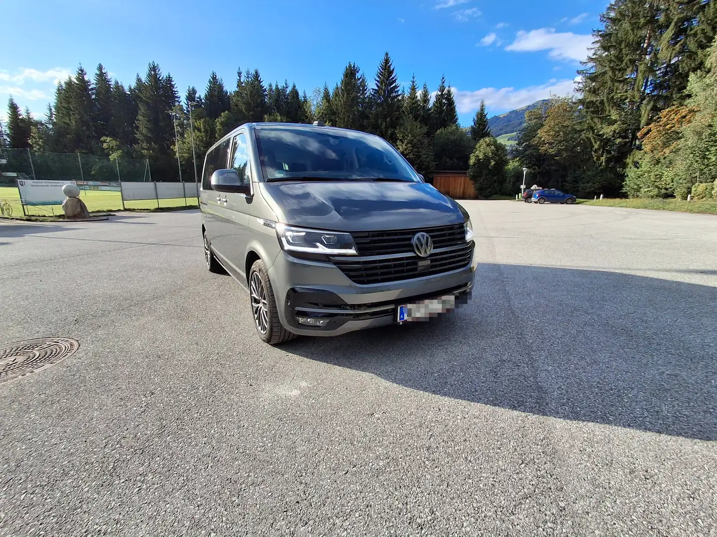 Volkswagen T6.1 Multivan 2.0 TDI 4 Motion Cruise Grau - 2