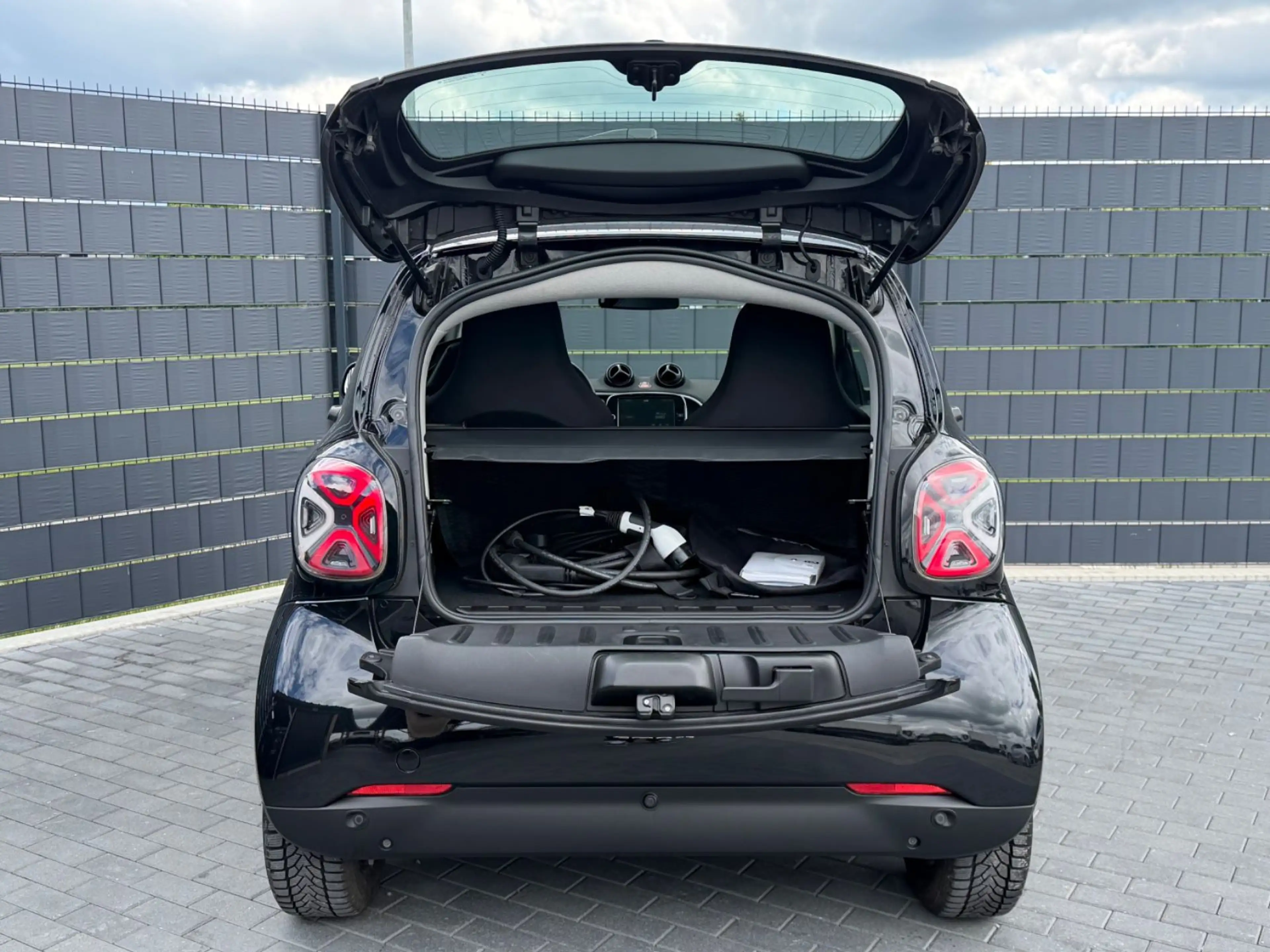 smart forTwo Coupé EQ*PANO*22KW*CAM*LED*SHZ*CARPLAY* — photo 14