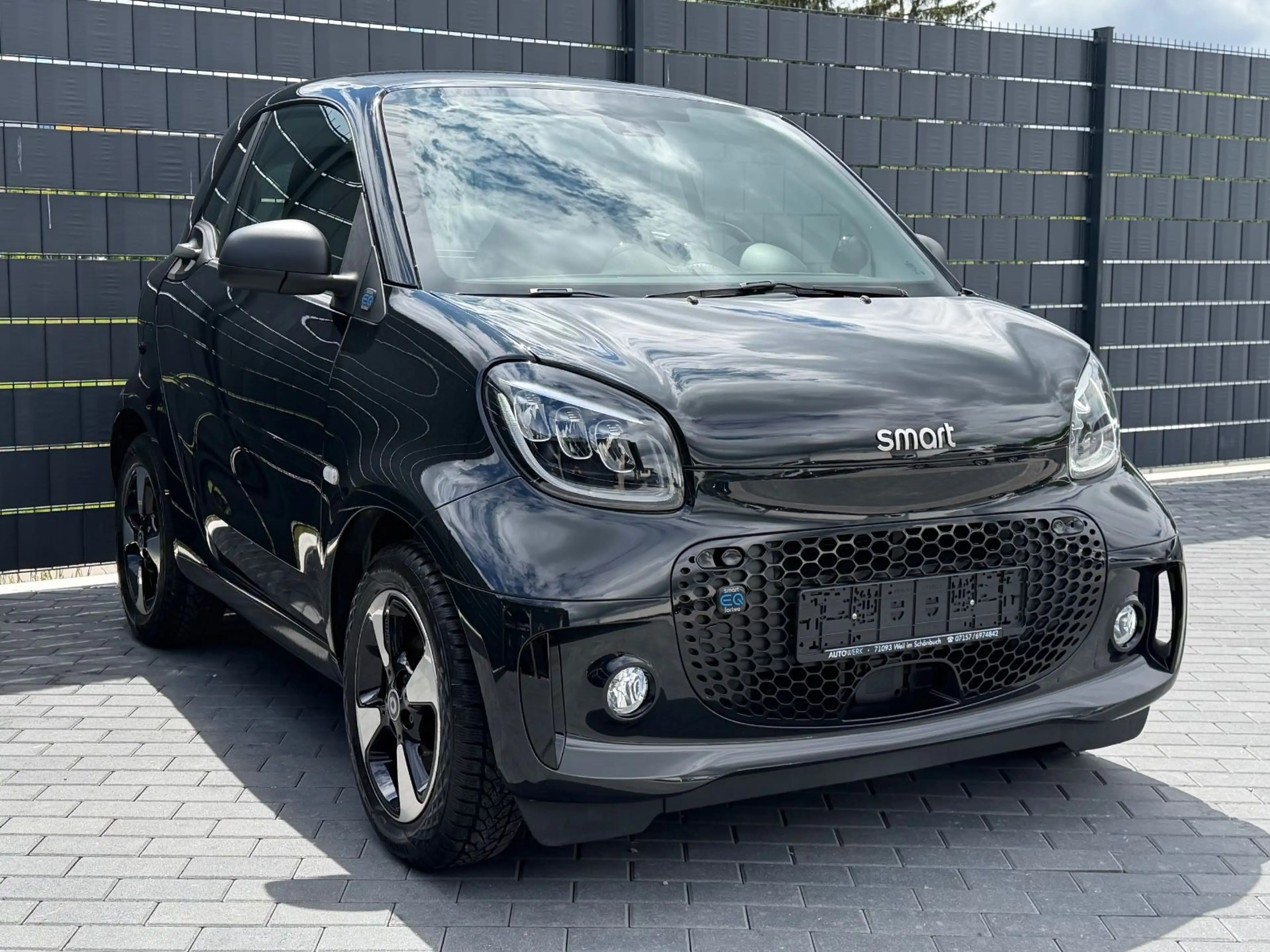 smart forTwo Coupé EQ*PANO*22KW*CAM*LED*SHZ*CARPLAY* — photo 3