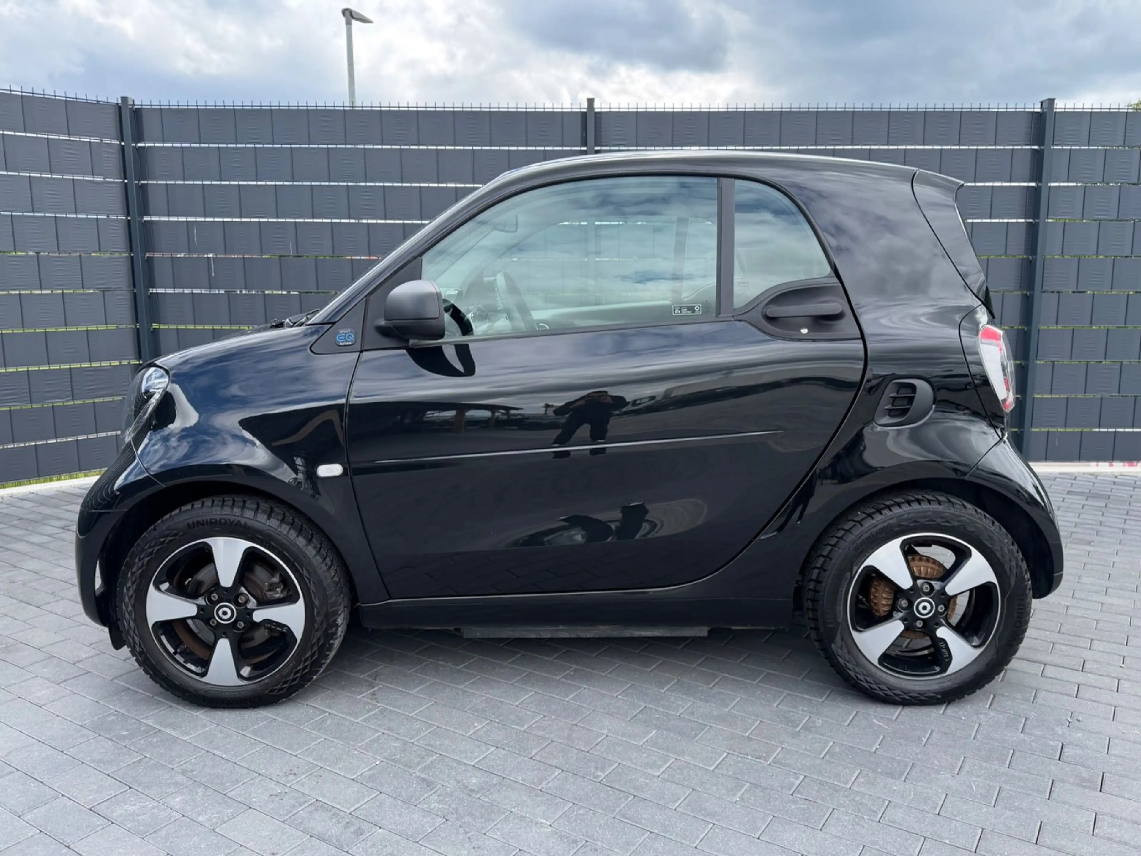 smart forTwo Coupé EQ*PANO*22KW*CAM*LED*SHZ*CARPLAY* — photo 8