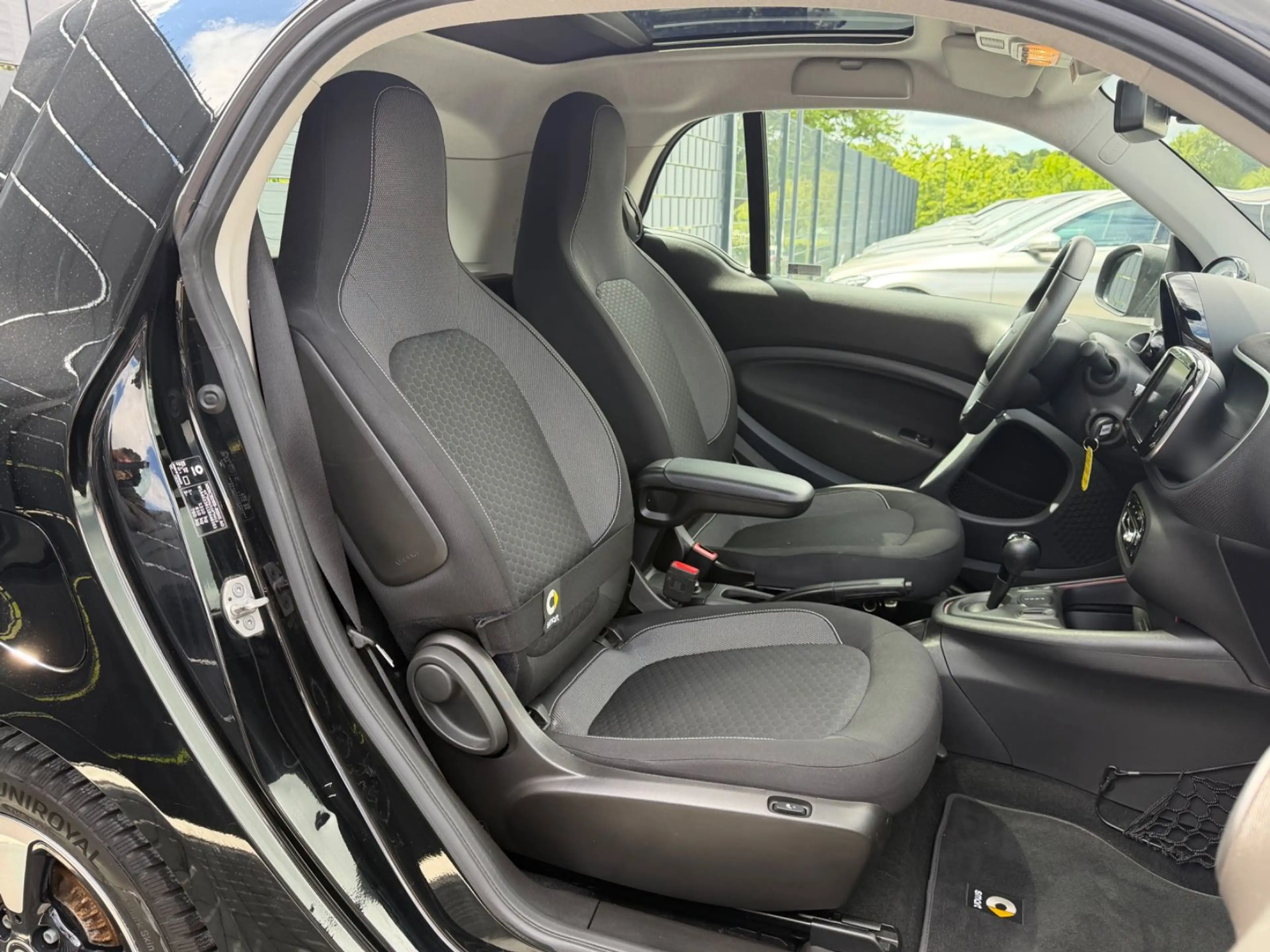 smart forTwo Coupé EQ*PANO*22KW*CAM*LED*SHZ*CARPLAY* — photo 11