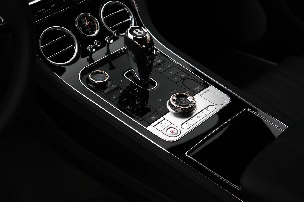 Bentley Continental 2026 — фото 14