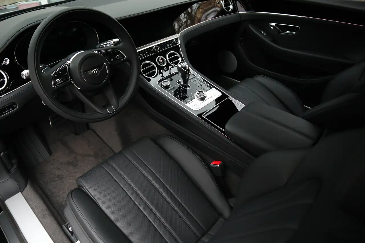 Bentley Continental 2026 — фото 13