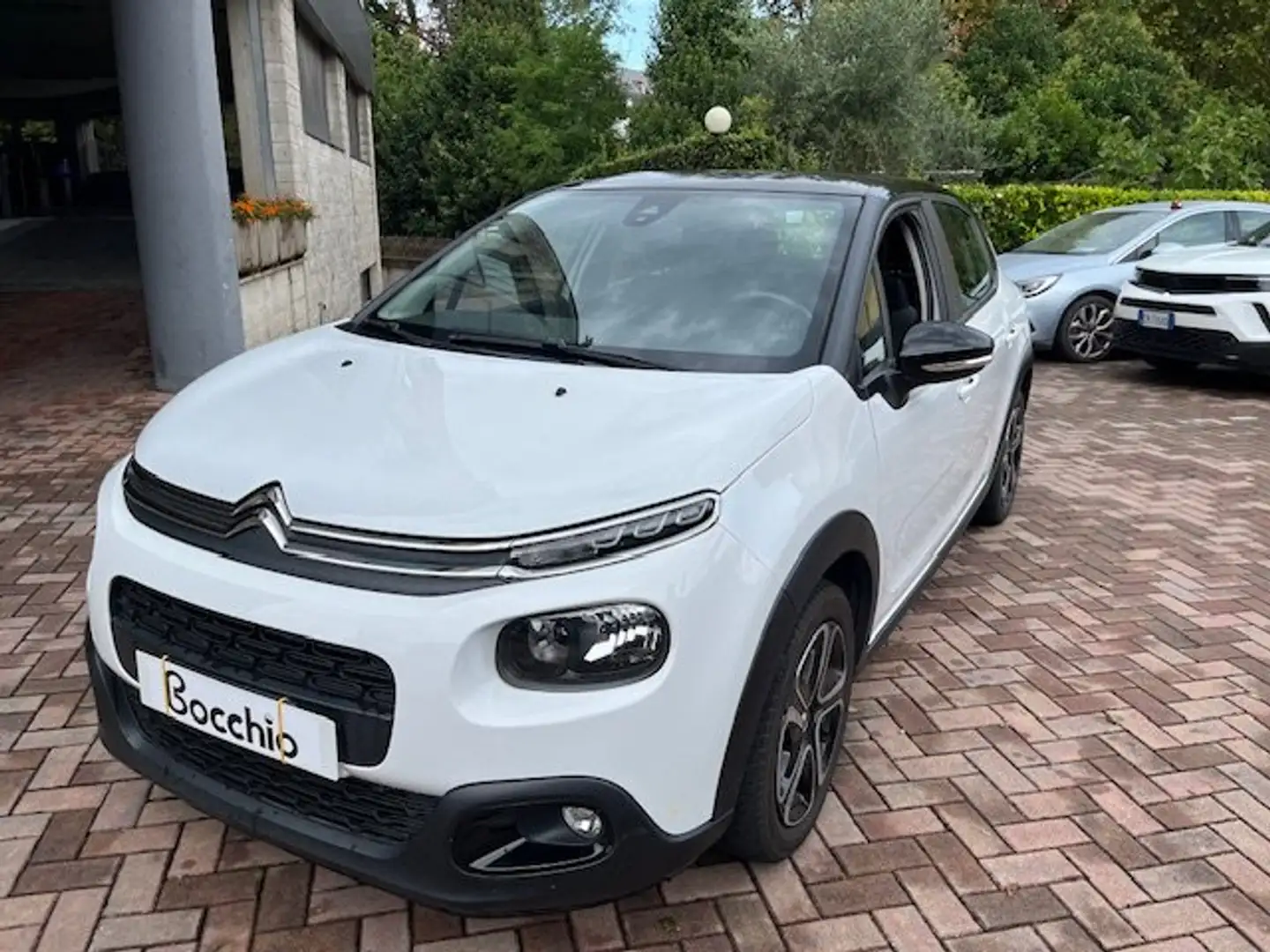 Citroen C3 1.2 Shine Gpl 82 cv neopatentati Bianco - 1