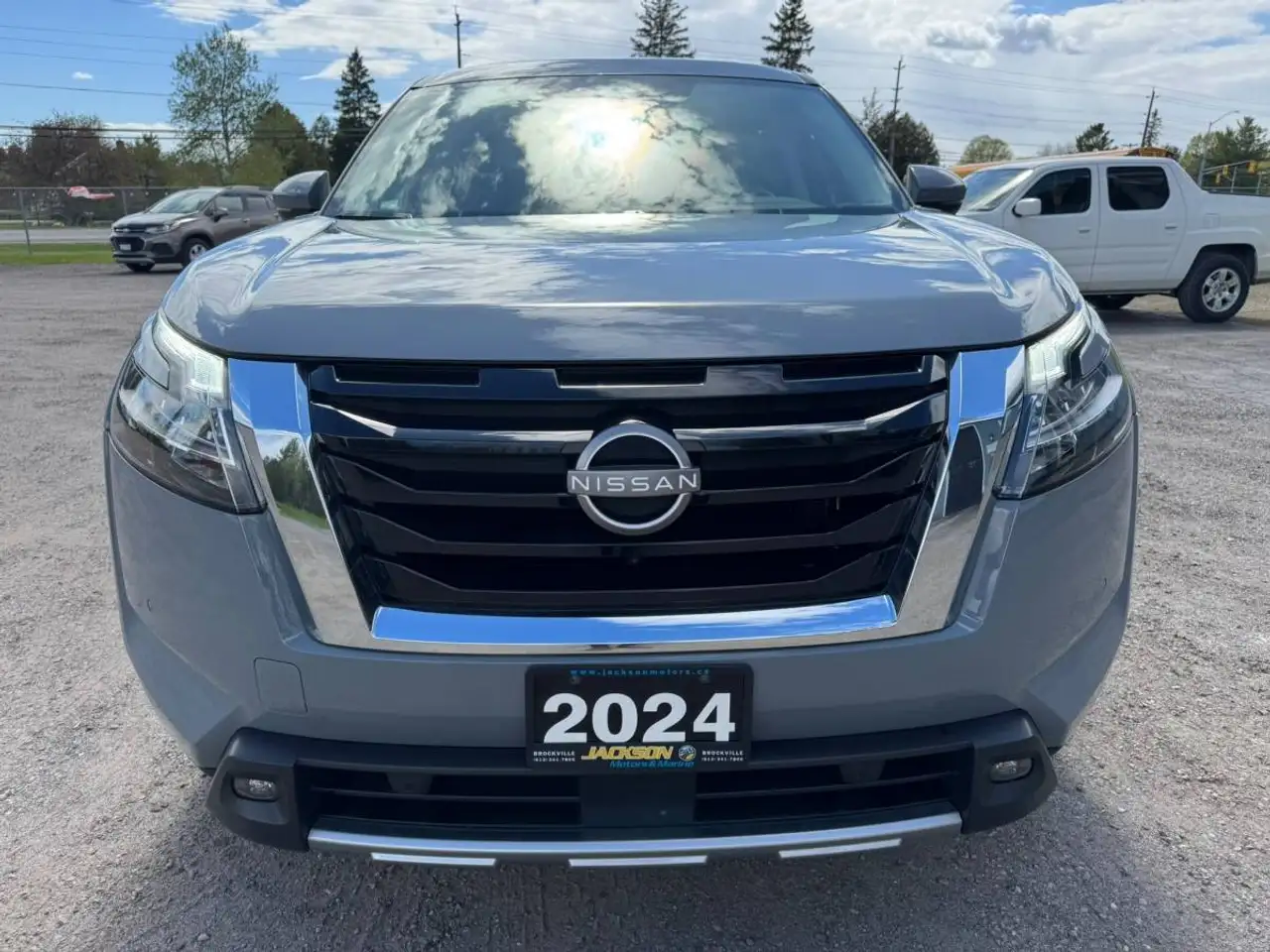 Nissan Pathfinder снимка Nissan Pathfinder