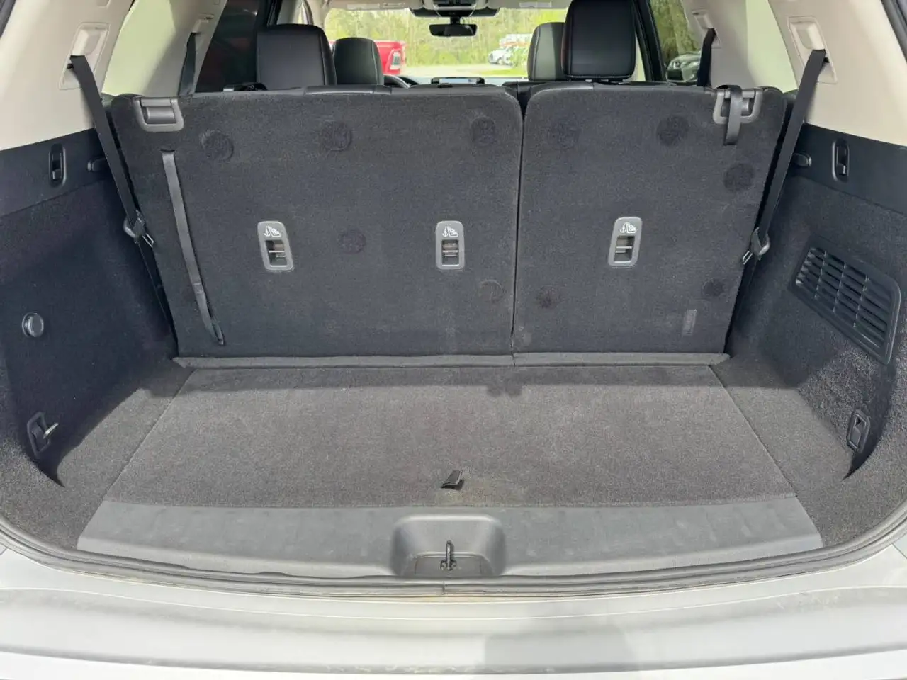 Nissan Pathfinder снимка Nissan Pathfinder