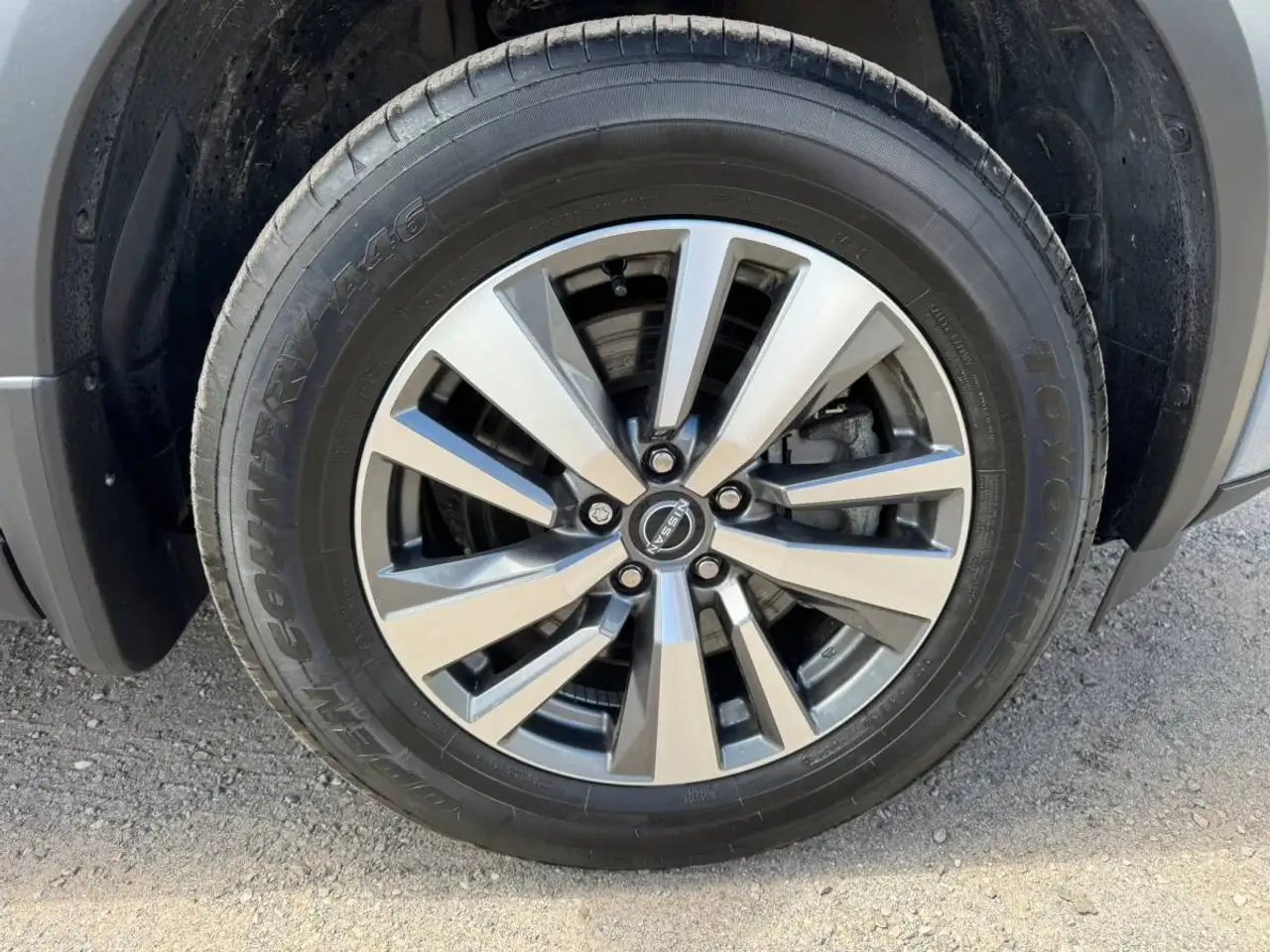 Nissan Pathfinder снимка Nissan Pathfinder