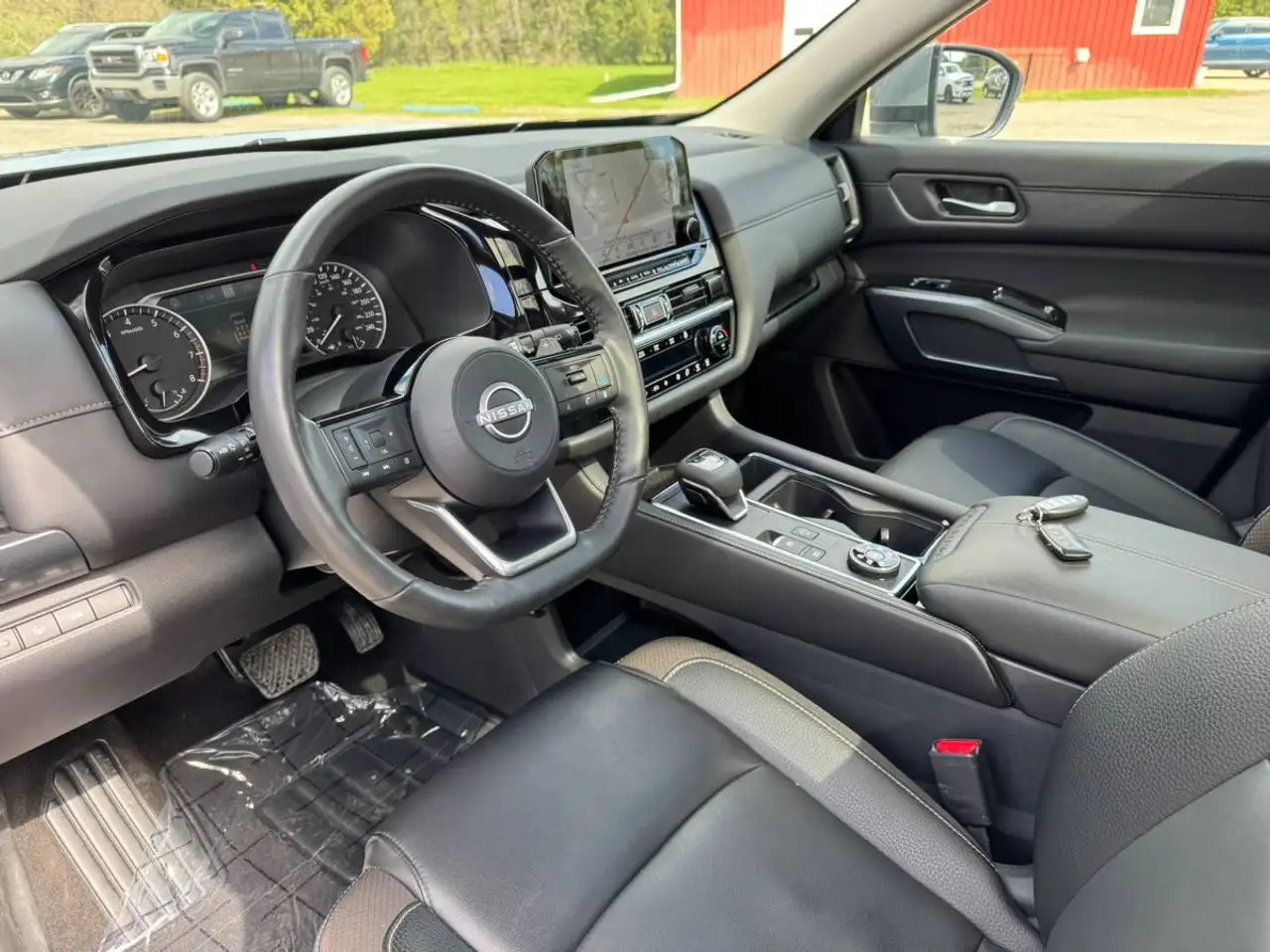Nissan Pathfinder снимка Nissan Pathfinder