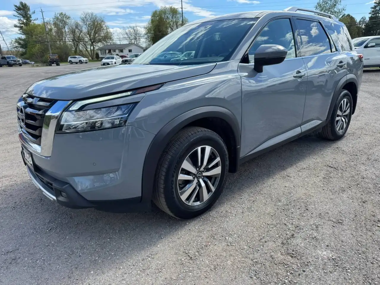 Nissan Pathfinder снимка Nissan Pathfinder