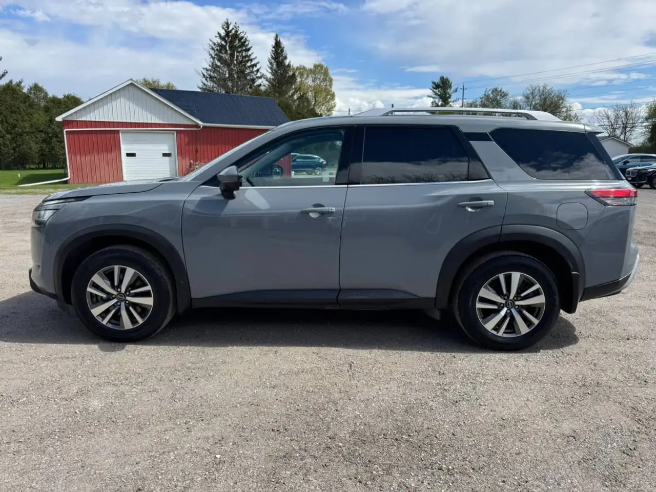 Nissan Pathfinder снимка Nissan Pathfinder