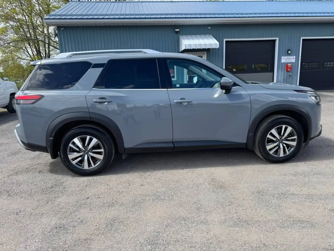 Nissan Pathfinder снимка Nissan Pathfinder