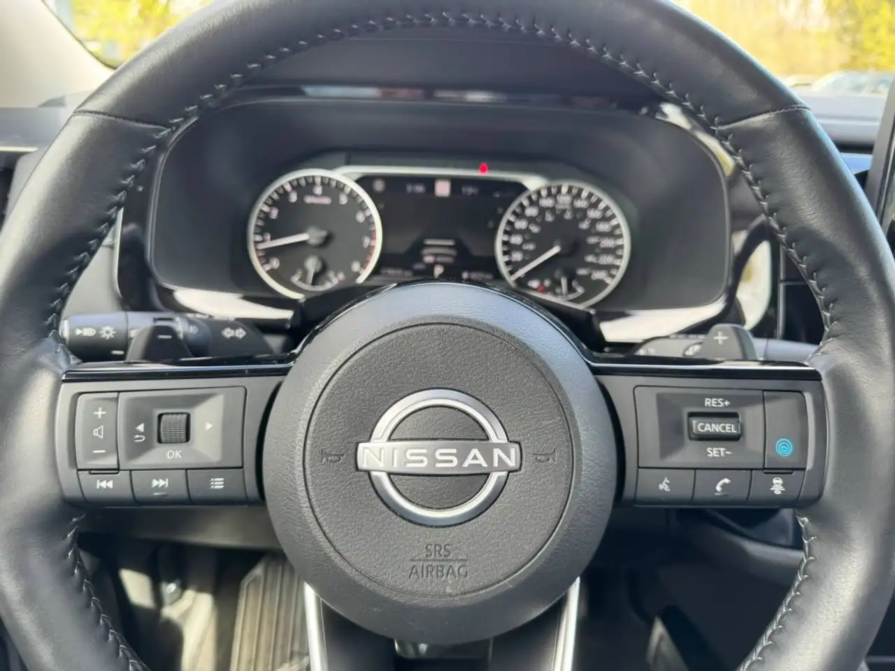 Nissan Pathfinder снимка Nissan Pathfinder