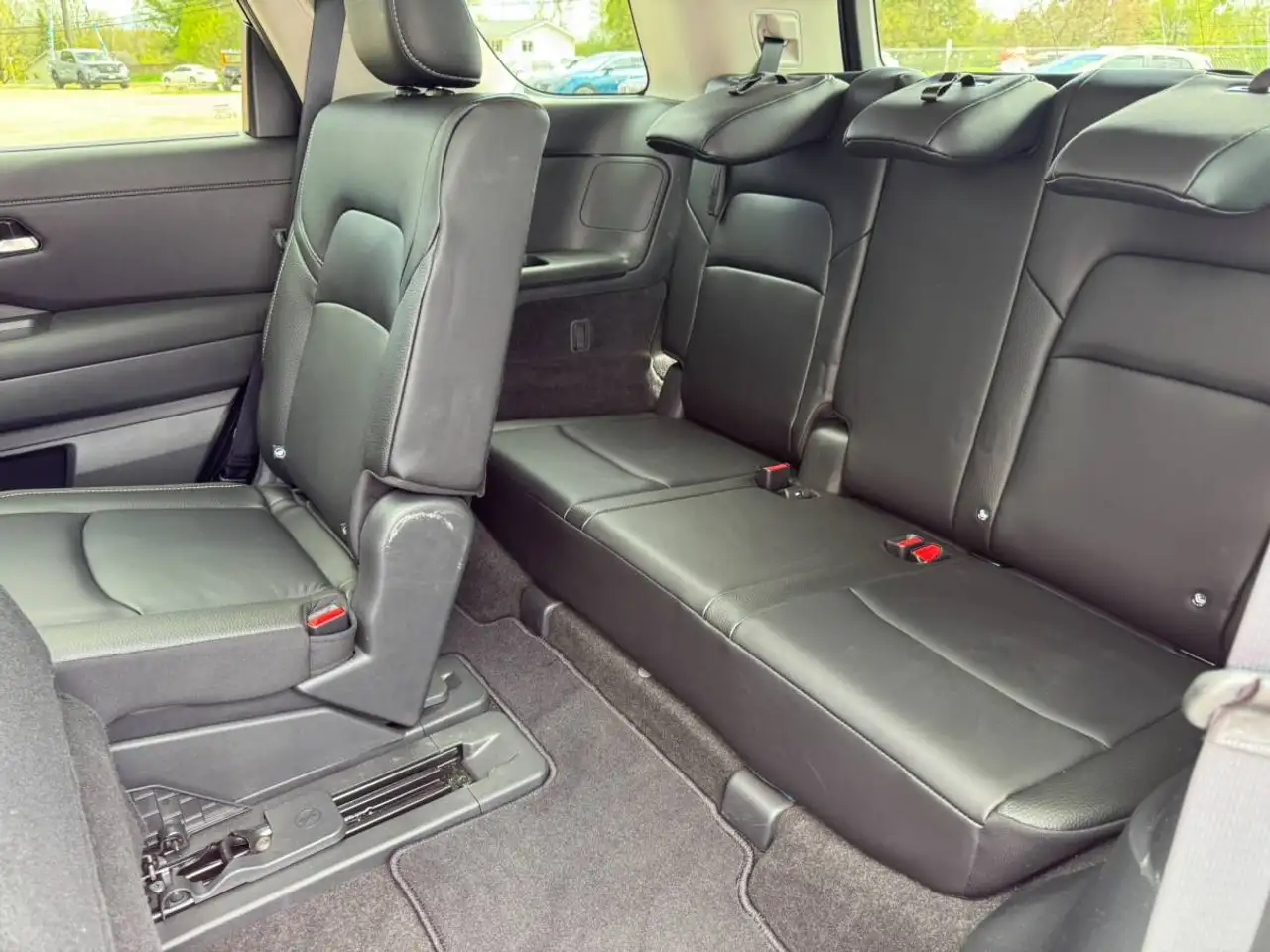 Nissan Pathfinder снимка Nissan Pathfinder