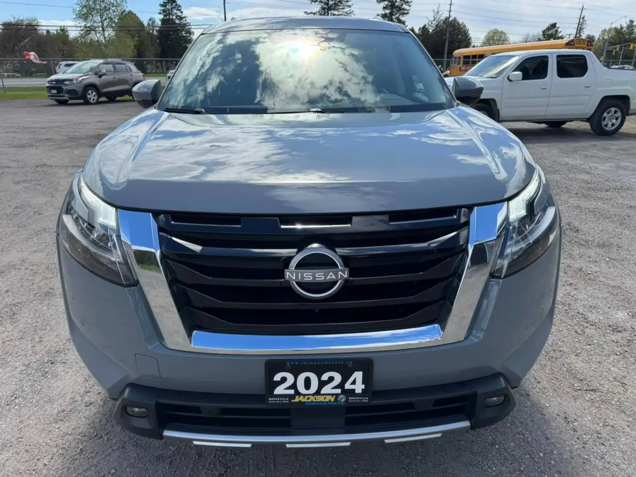 Nissan Pathfinder снимка Nissan Pathfinder