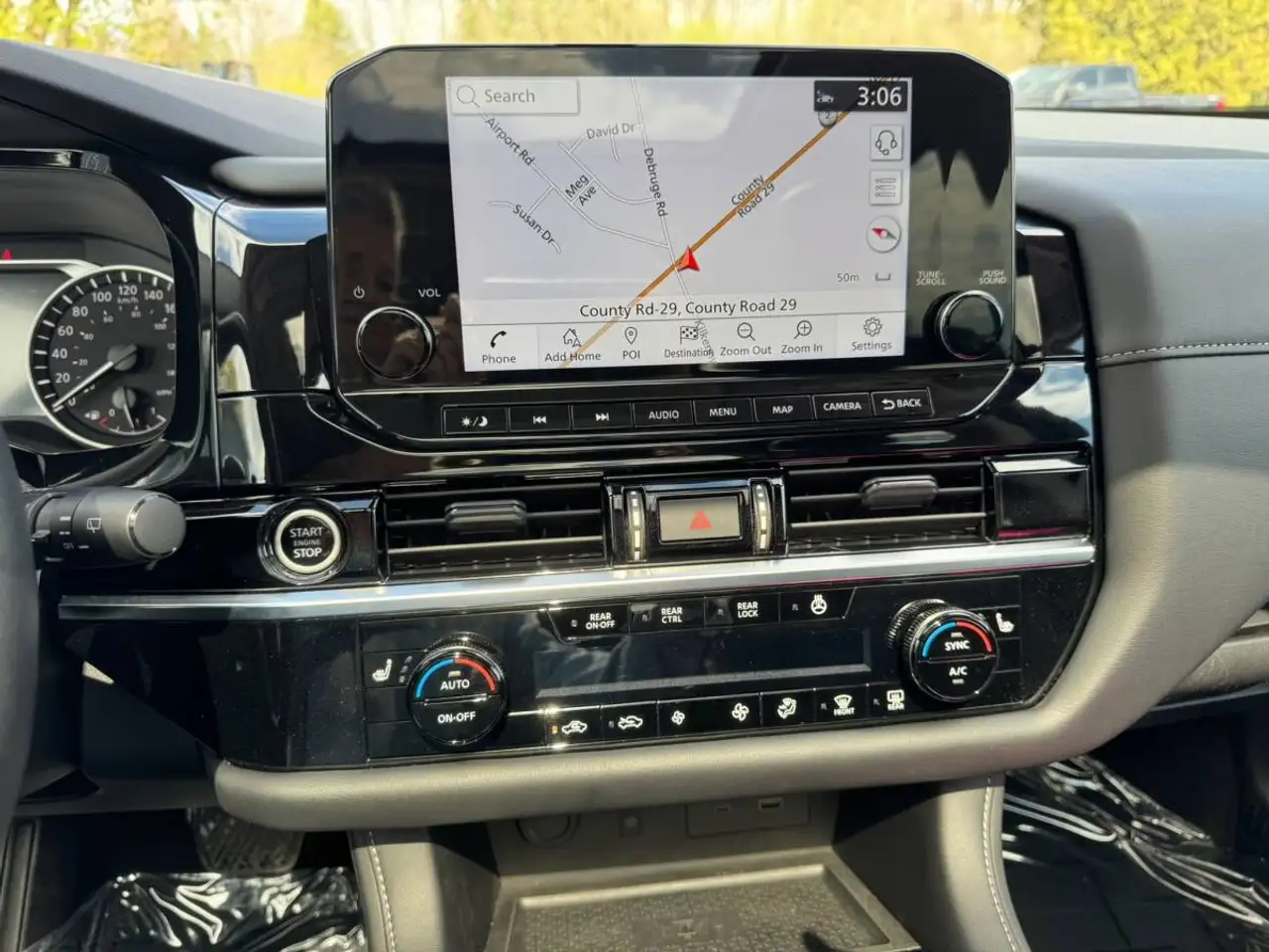 Nissan Pathfinder снимка Nissan Pathfinder