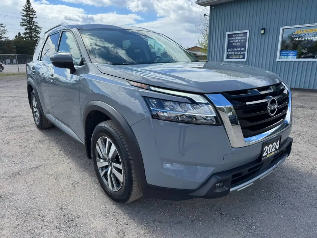 Nissan Pathfinder снимка Nissan Pathfinder