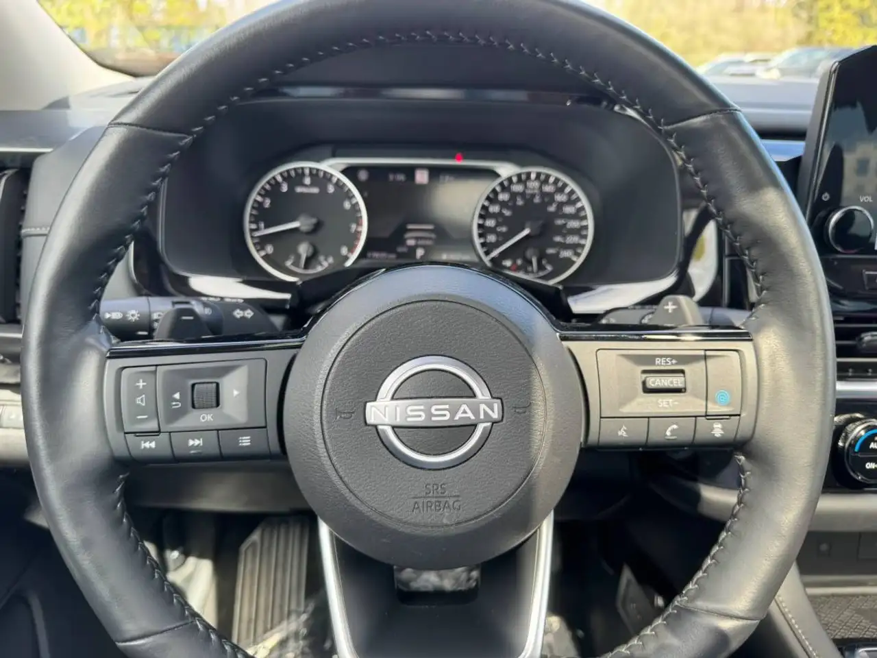 Nissan Pathfinder снимка Nissan Pathfinder