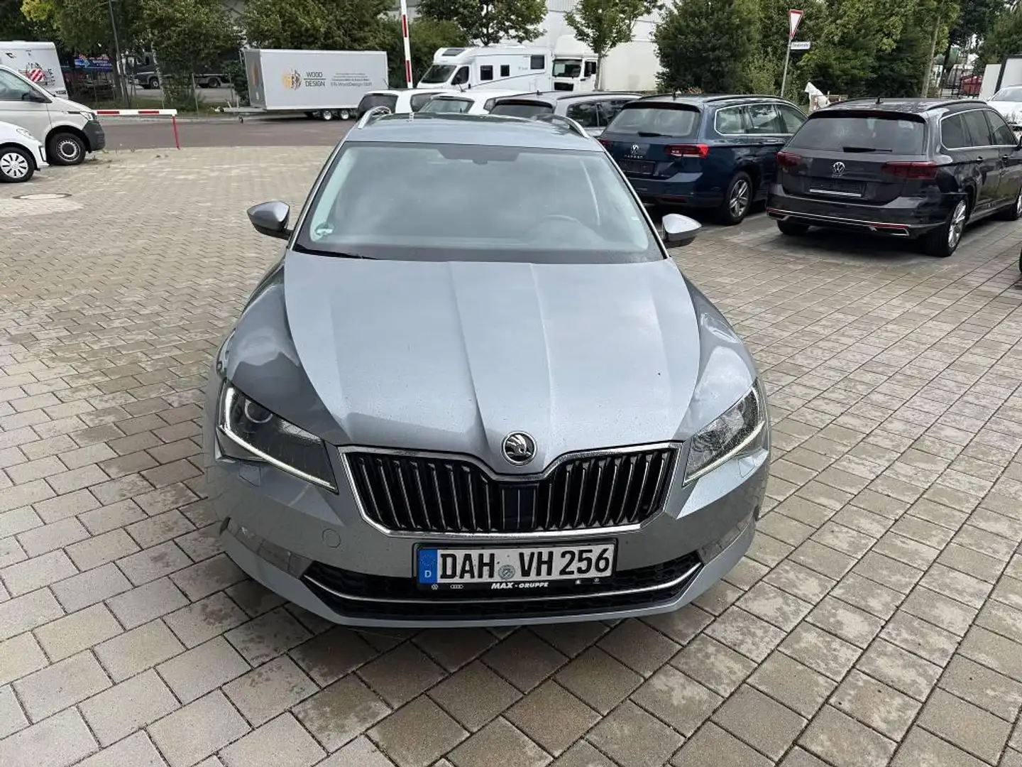 Skoda Superb Combi 2.0 TSI 4x4 *TOP-Ausstattung* STYLE Grau - 2