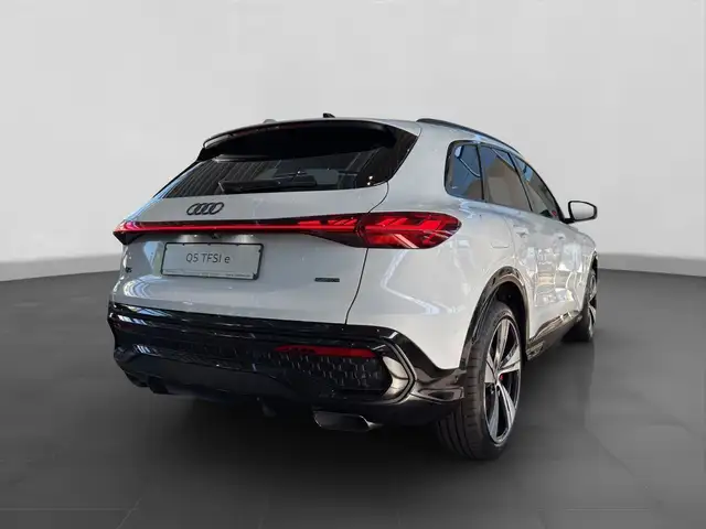 Audi Q5 view 3