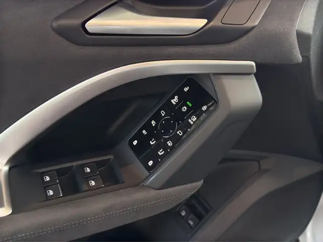 Audi Q5 view 8