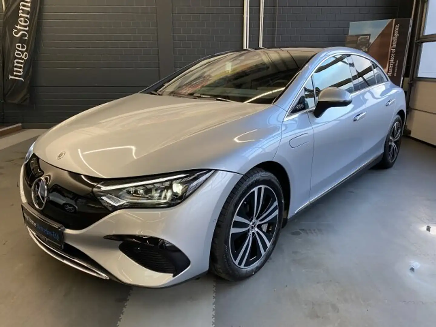 Mercedes-Benz EQE 300 EQE 300 Premium Distr. Pano. 360° Memory Sound Silver - 2