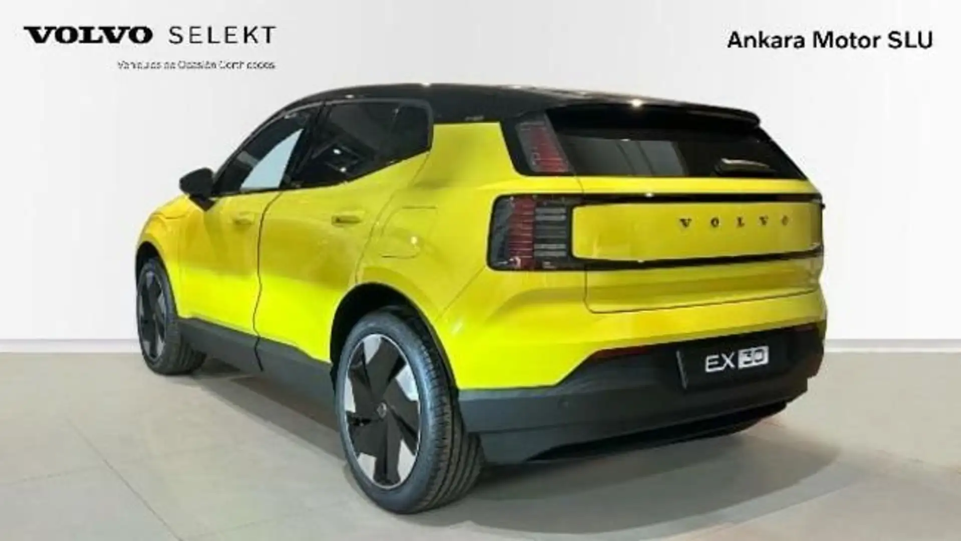 Volvo EX30 Plus, Single Motor Extended Range, Eléctrico Amarillo - 2