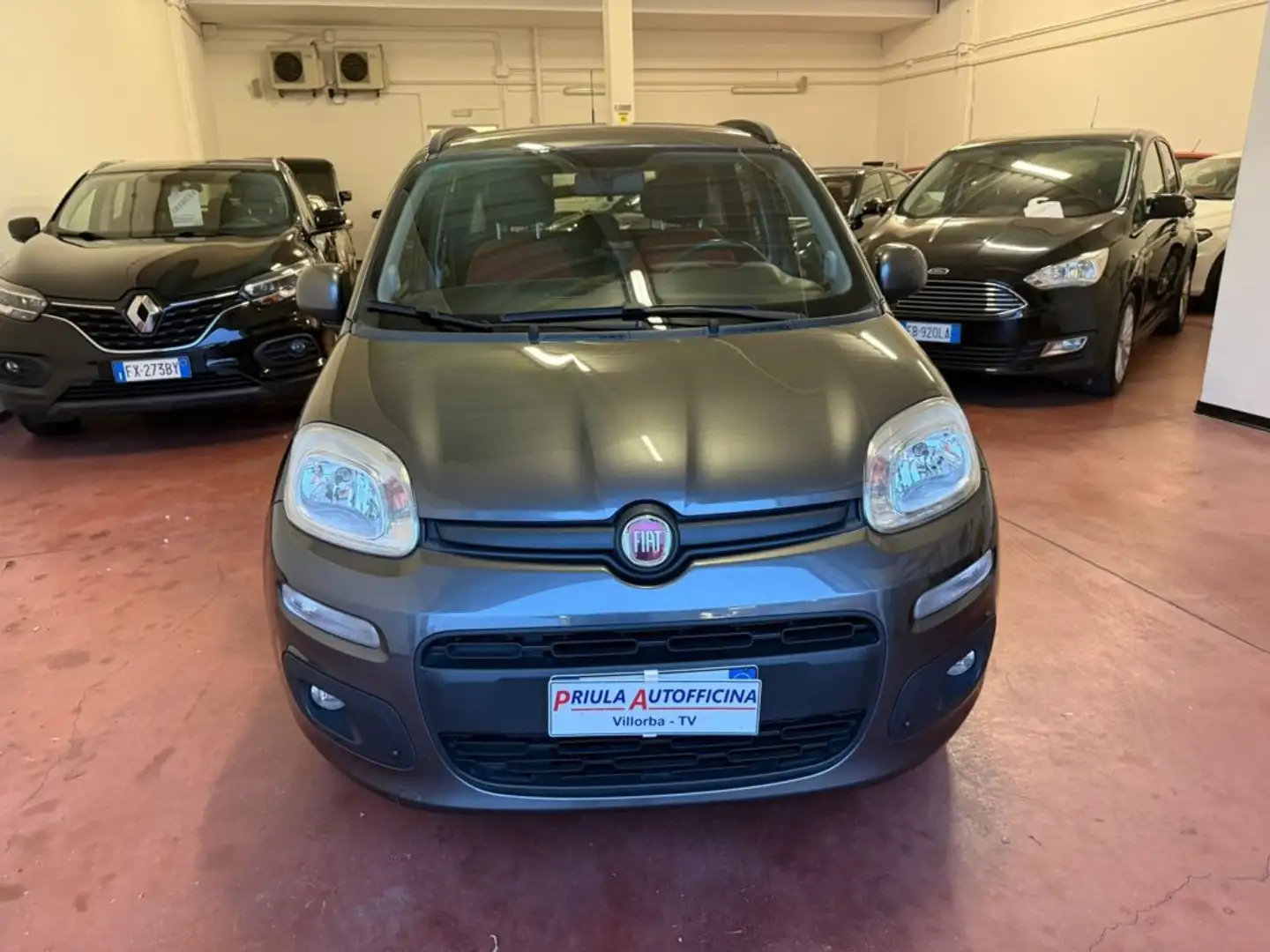 Fiat Panda 1.2 Lounge 5 posti Grijs - 2