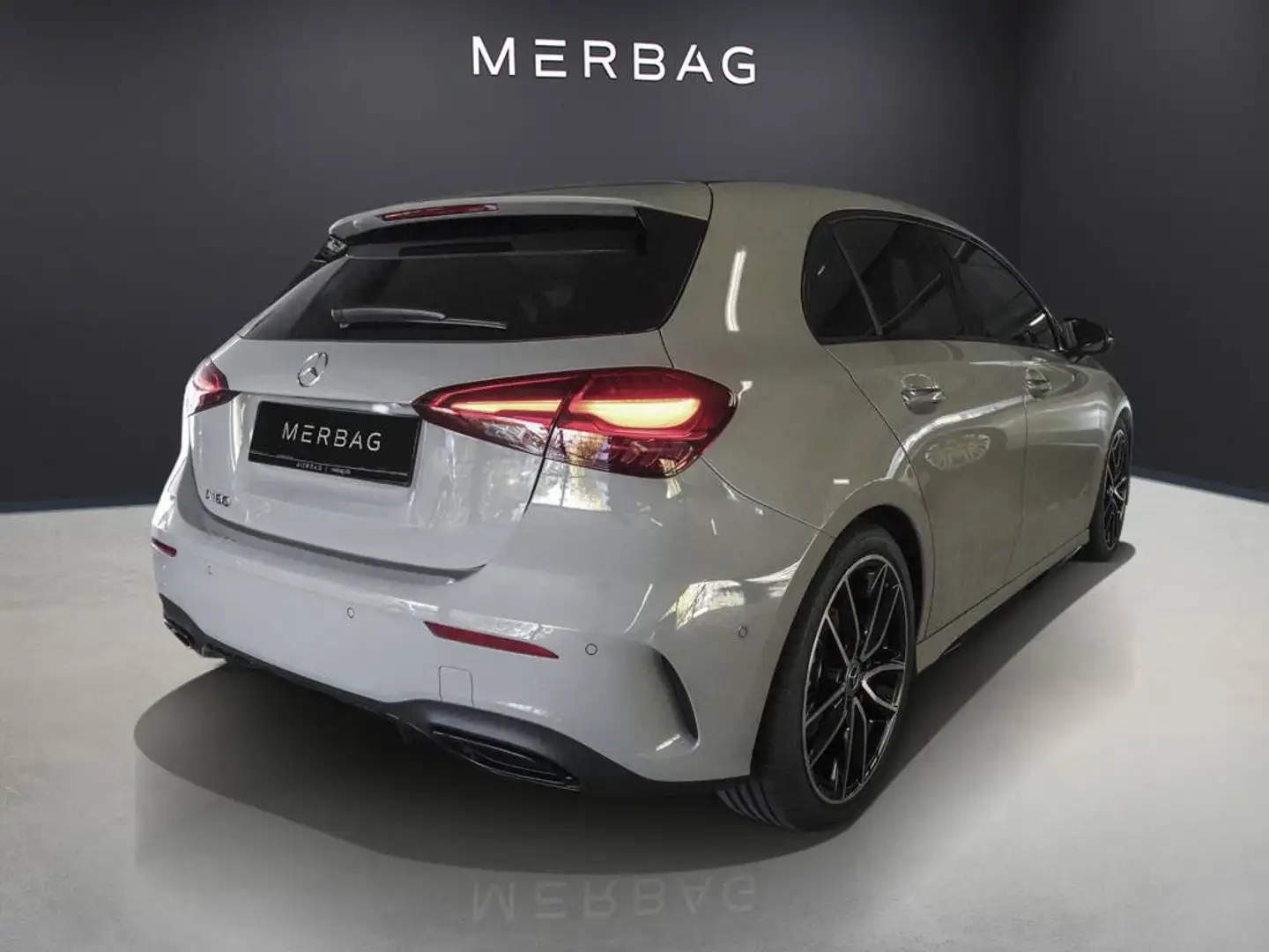 Mercedes-Benz A 180 AMG-NIGHT-DISTRONIC-KEYLESS-AHK-UVP 47.200,- Grau - 2