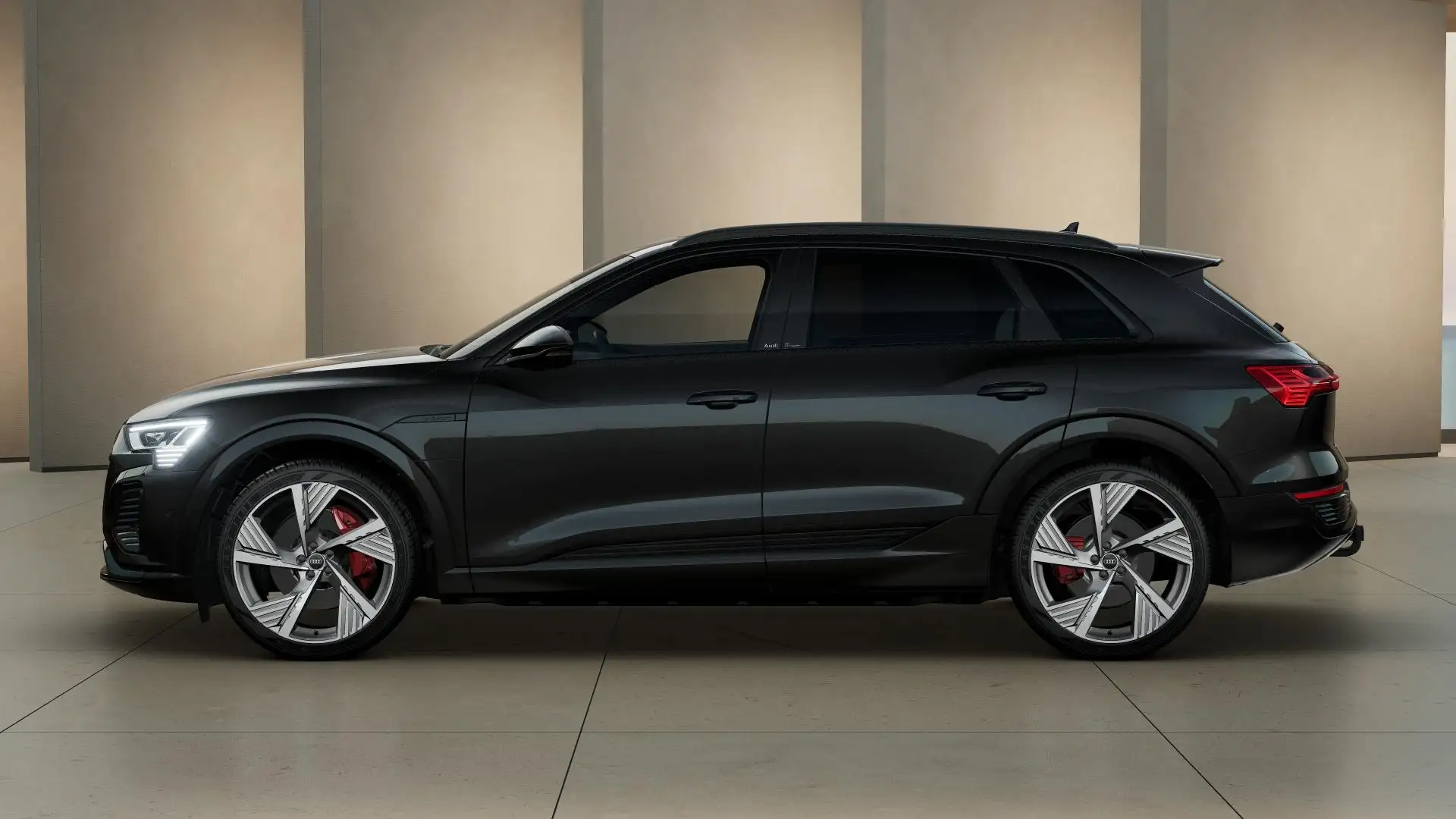 Audi Q8 e-tron 55 quattro S Edition 115 kWh | Luchtvering | Trekh Zwart - 2
