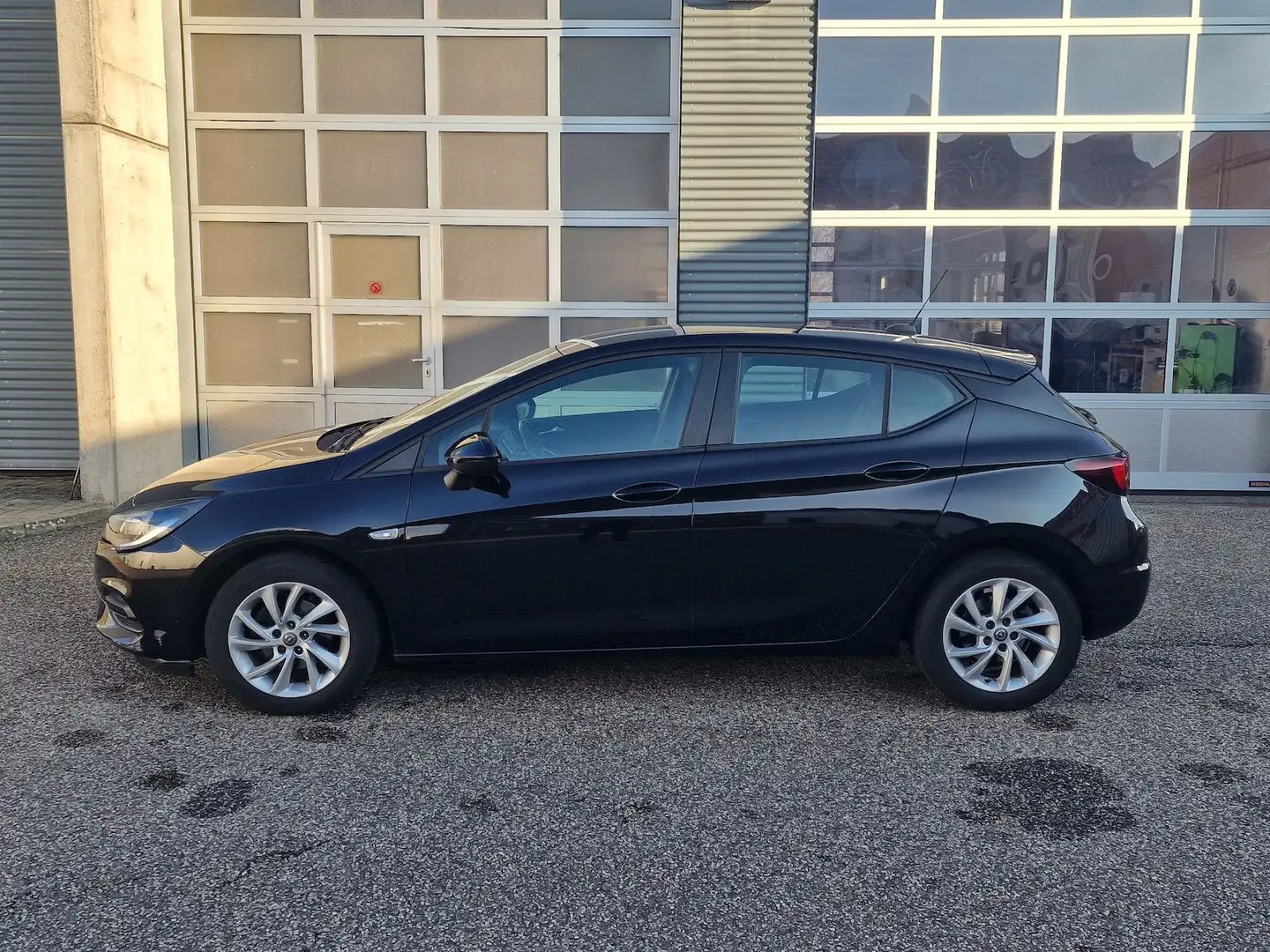 Opel Astra 1.5 D Edition Klimaautomatik NAVI LED Noir - 2