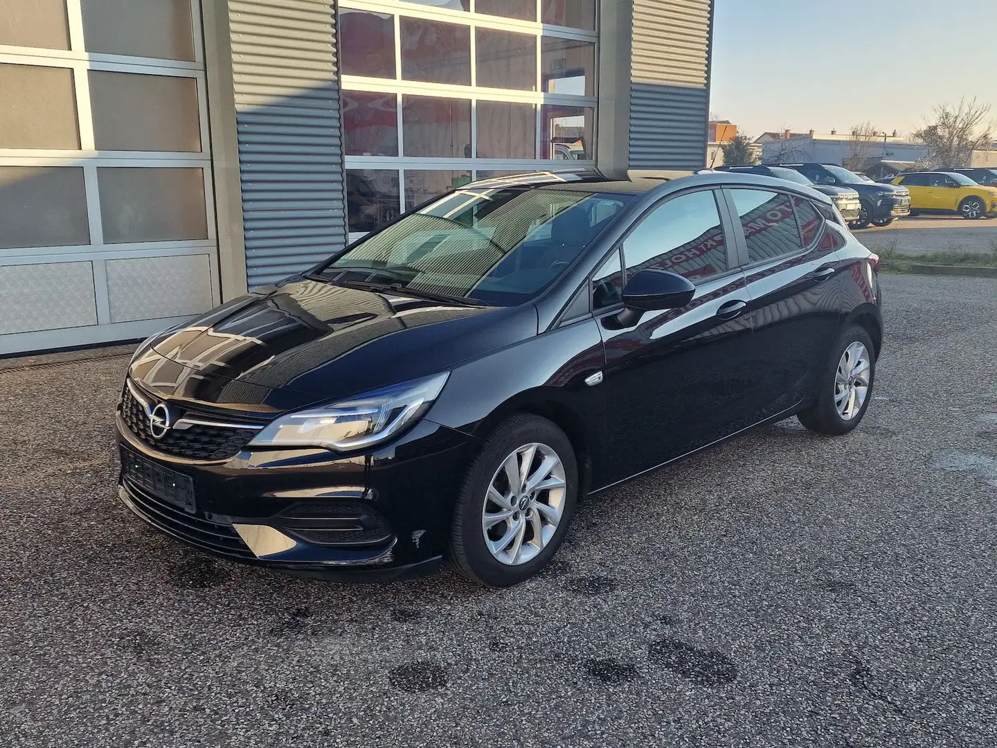 Opel Astra 1.5 D Edition Klimaautomatik NAVI LED Noir - 1