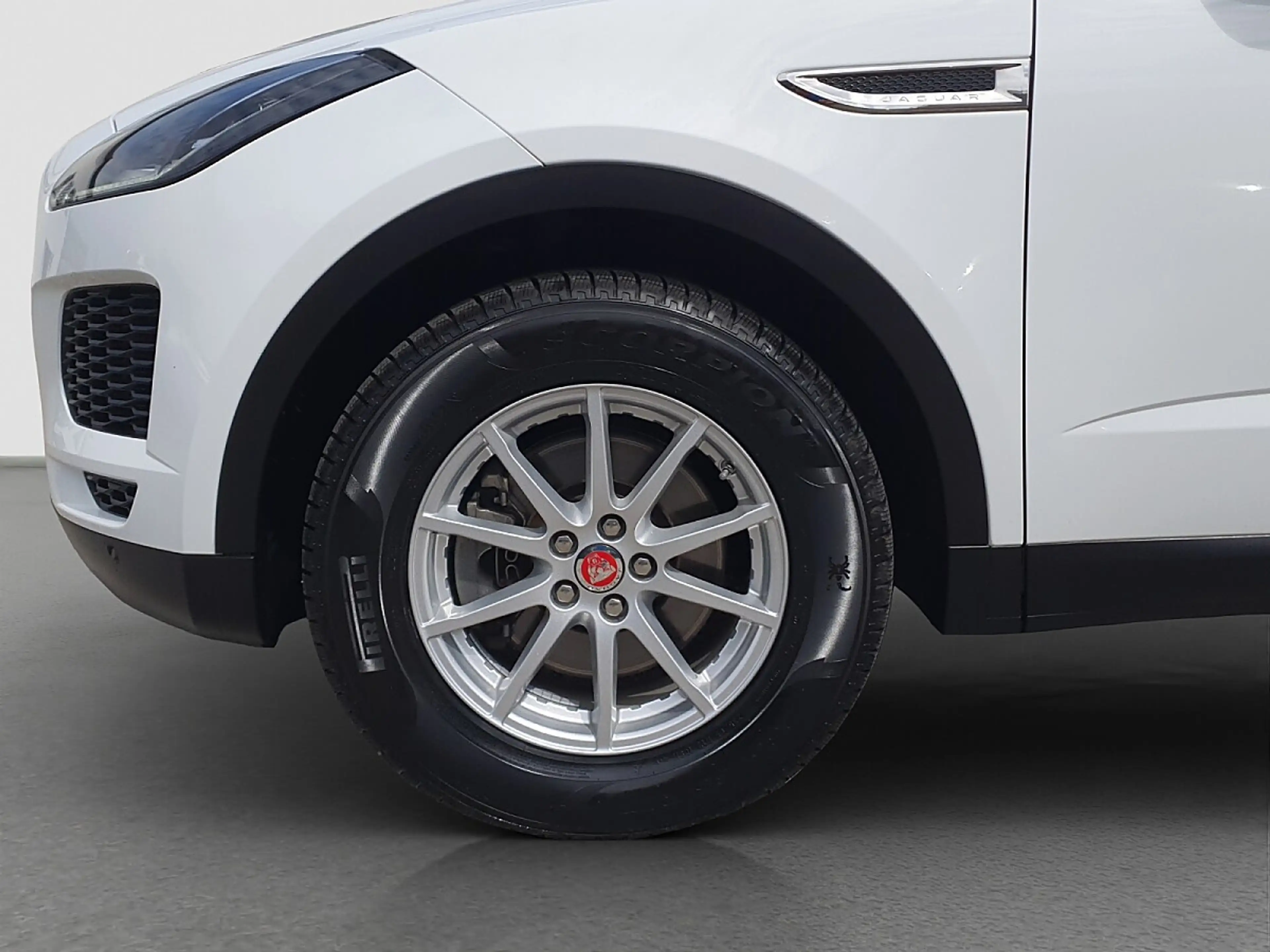 Jaguar E-Pace 2.0I4 P200 AWD Aut. — photo 6