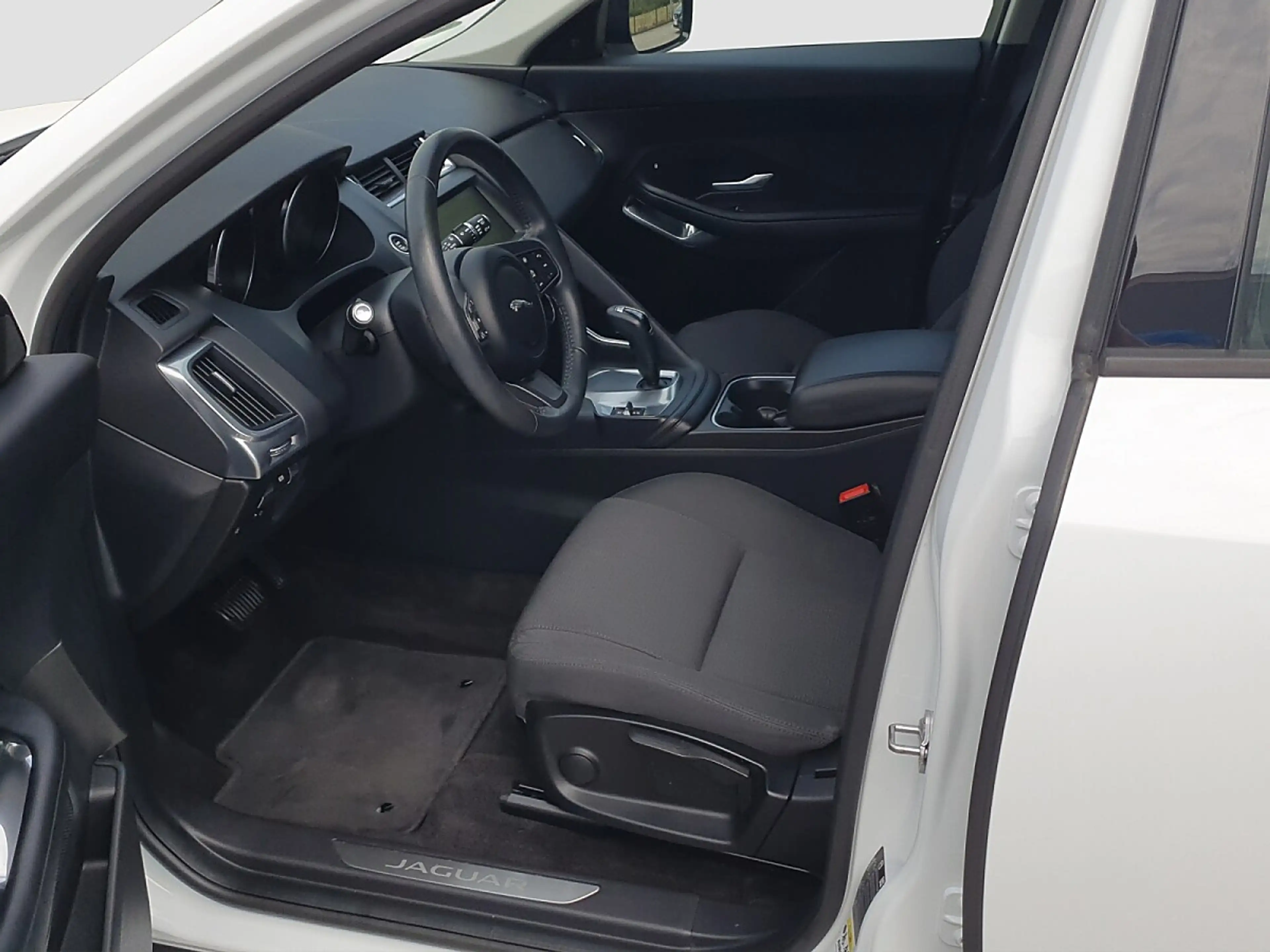 Jaguar E-Pace 2.0I4 P200 AWD Aut. — photo 7