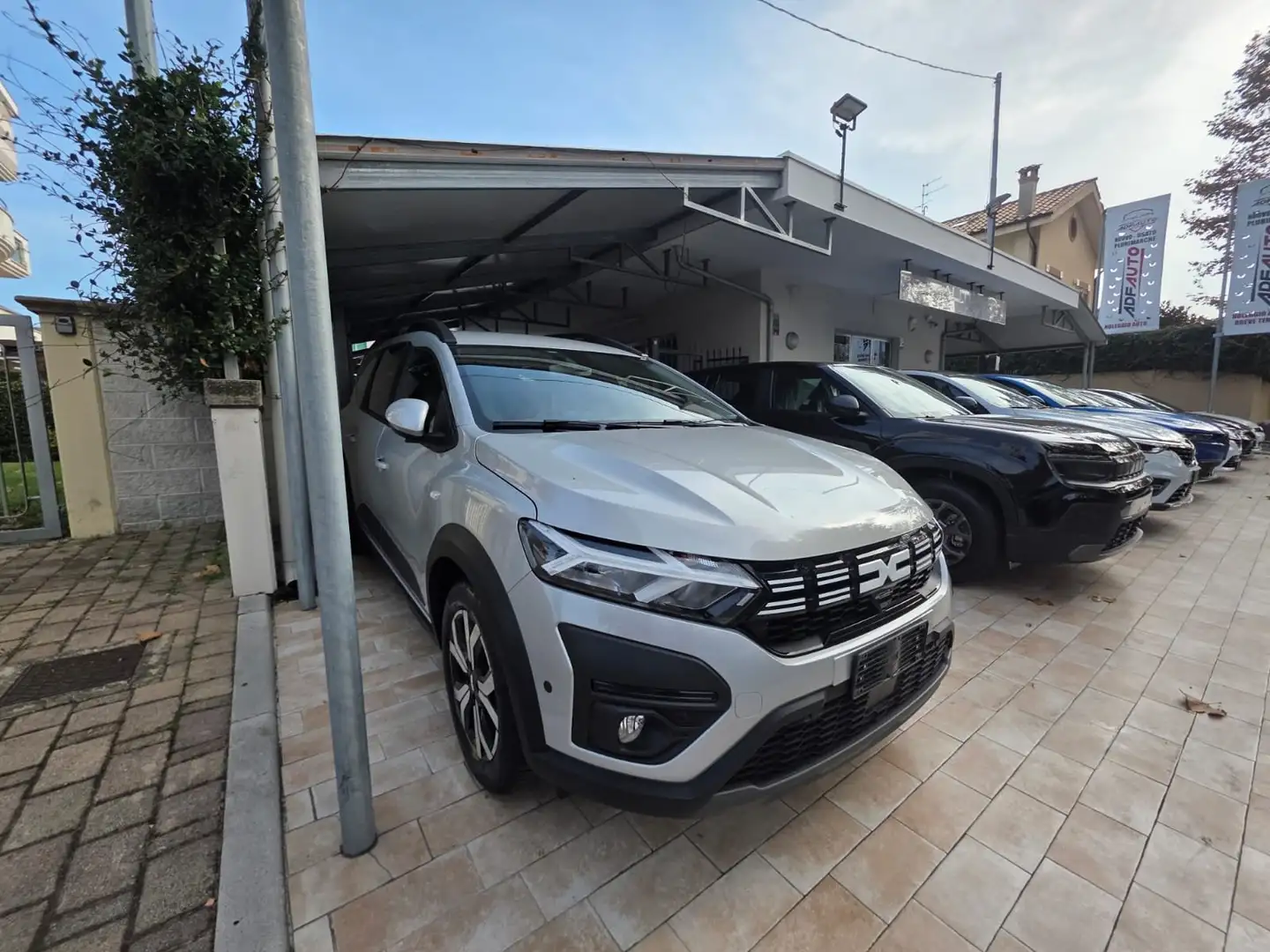 Dacia Jogger Jogger 1.0 tce Essential Gpl 100cv Argento - 2