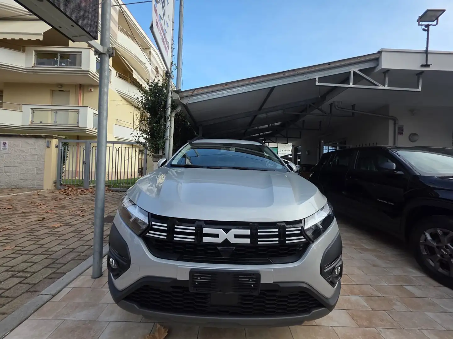 Dacia Jogger Jogger 1.0 tce Essential Gpl 100cv Argento - 1