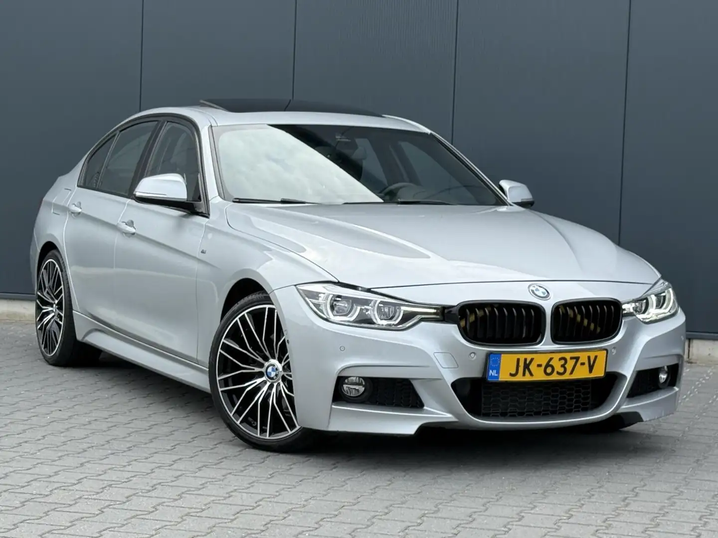 BMW 330 3-serie 330I M Sport Schuifdak - Leder - Head-Up - Grau - 2